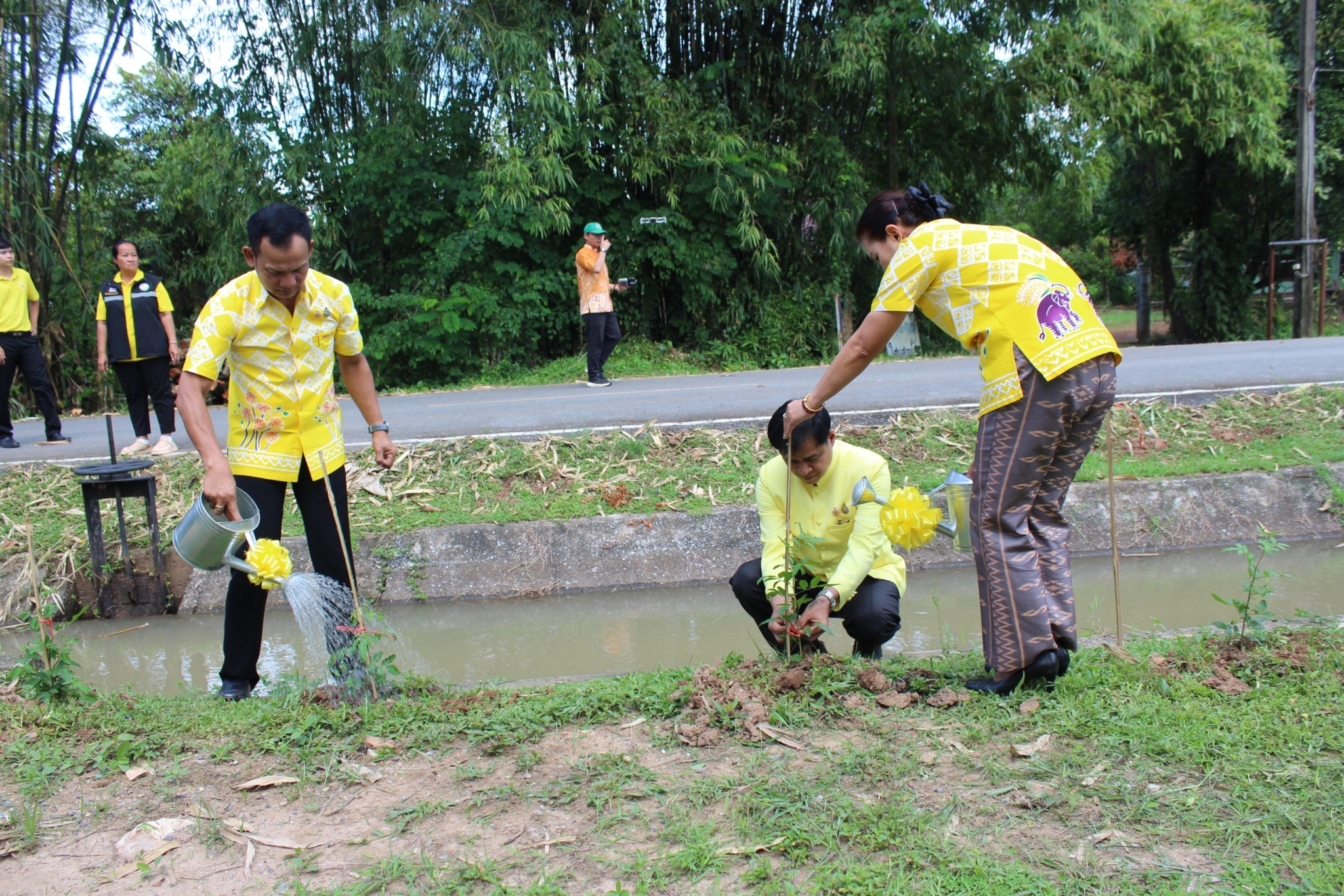 จังหวัดนครนายก ดำเนินกิจกรรม “เส้นทางนี้มีผล ผู้คนรักกัน ปันสุข” เพื่อขับเคลื่อนกิจกรรมต่อยอดและขยายผลการน้อมนำแนวพระราชดำริ ของสมเด็จพระกนิษฐาธิราชเจ้า กรมสมเด็จพระเทพรัตนราชสุดาฯ สยามบรมราชกุมารี สู่ปฏิบัติการปลูกผักสวนครัวเพื่อสร้างความมั่นคง ทางอาหารอย่างต่อเนื่อง