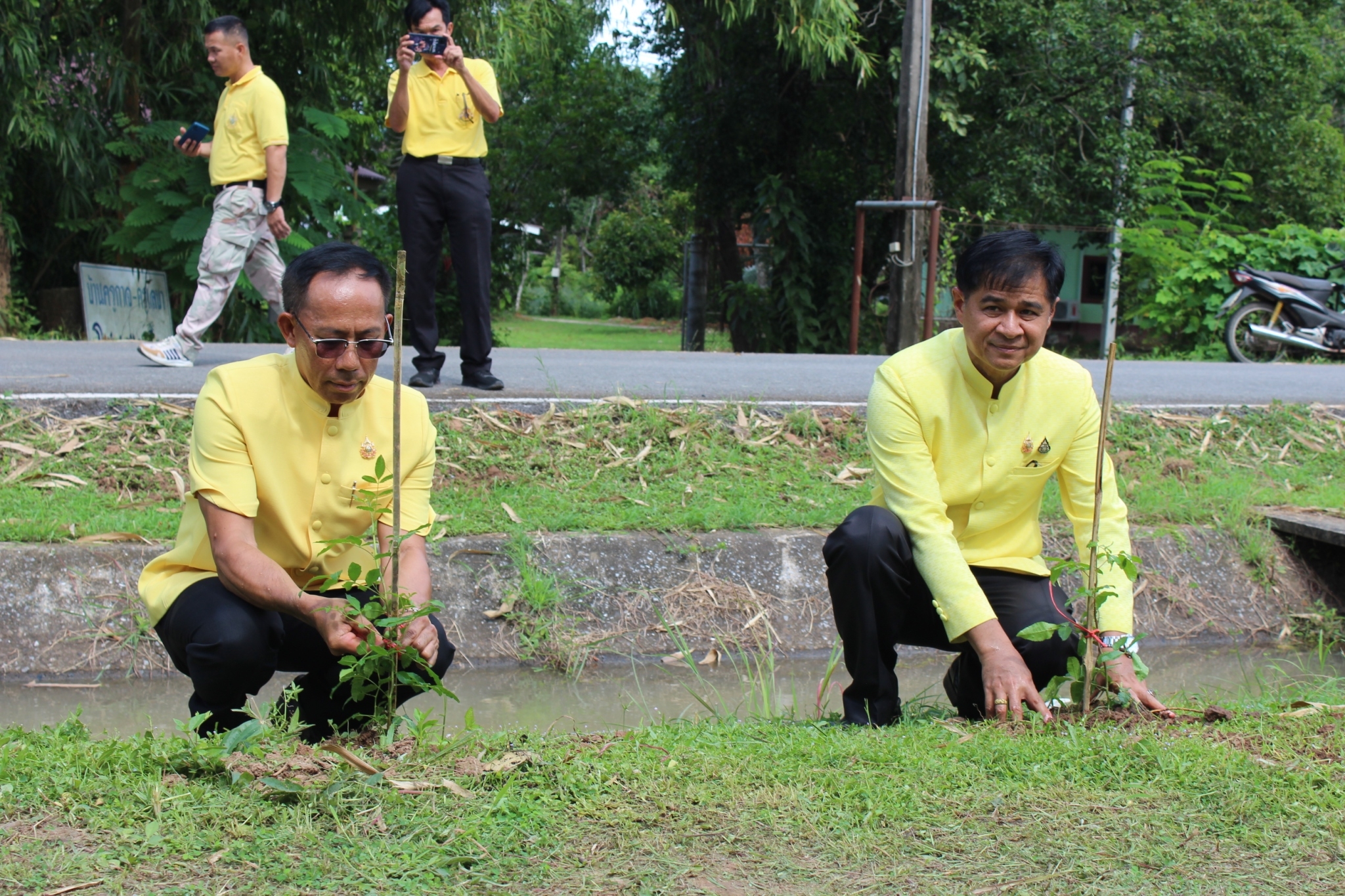 จังหวัดนครนายก ดำเนินกิจกรรม “เส้นทางนี้มีผล ผู้คนรักกัน ปันสุข” เพื่อขับเคลื่อนกิจกรรมต่อยอดและขยายผลการน้อมนำแนวพระราชดำริ ของสมเด็จพระกนิษฐาธิราชเจ้า กรมสมเด็จพระเทพรัตนราชสุดาฯ สยามบรมราชกุมารี สู่ปฏิบัติการปลูกผักสวนครัวเพื่อสร้างความมั่นคง ทางอาหารอย่างต่อเนื่อง