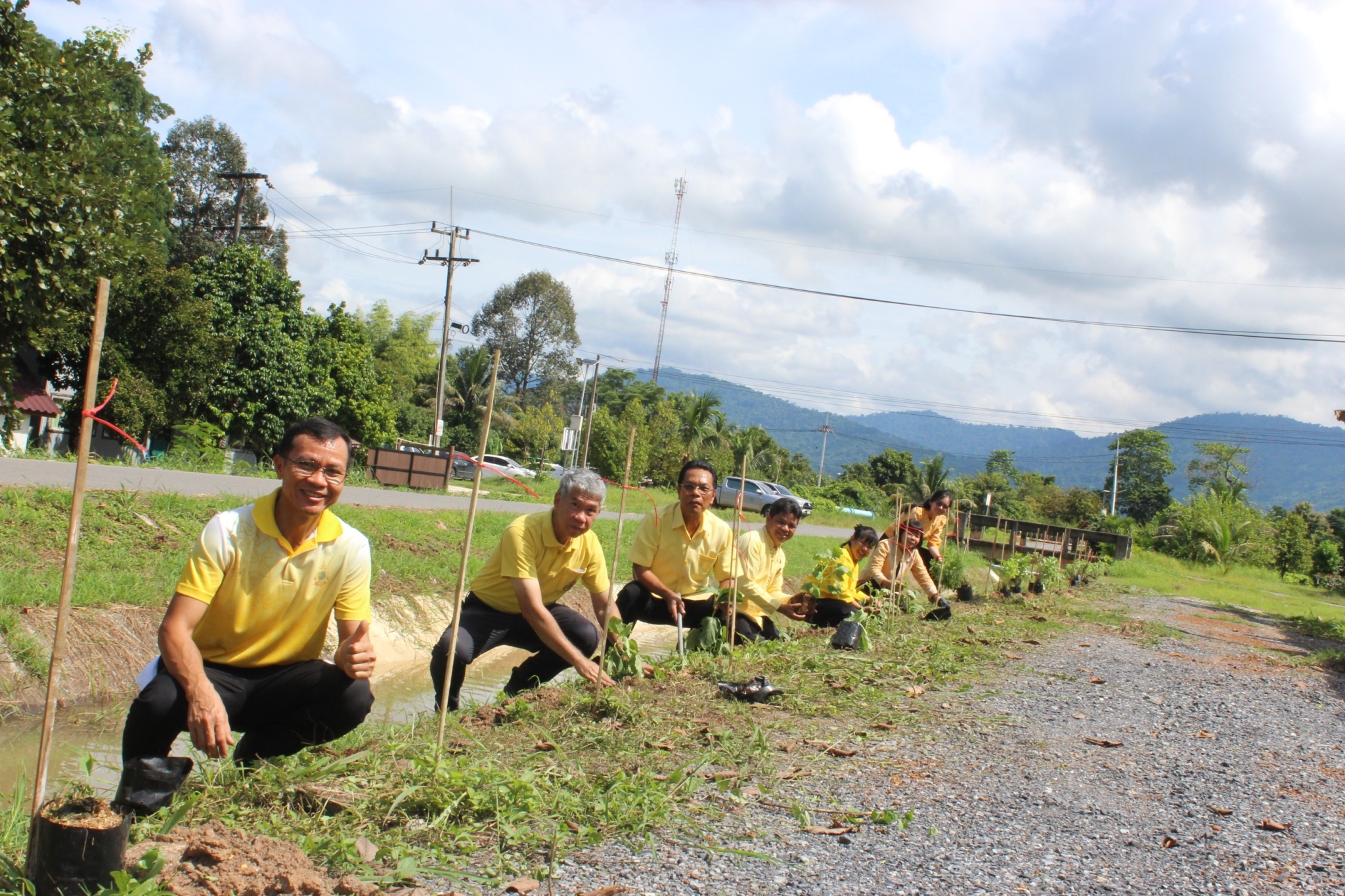 จังหวัดนครนายก ดำเนินกิจกรรม “เส้นทางนี้มีผล ผู้คนรักกัน ปันสุข” เพื่อขับเคลื่อนกิจกรรมต่อยอดและขยายผลการน้อมนำแนวพระราชดำริ ของสมเด็จพระกนิษฐาธิราชเจ้า กรมสมเด็จพระเทพรัตนราชสุดาฯ สยามบรมราชกุมารี สู่ปฏิบัติการปลูกผักสวนครัวเพื่อสร้างความมั่นคง ทางอาหารอย่างต่อเนื่อง