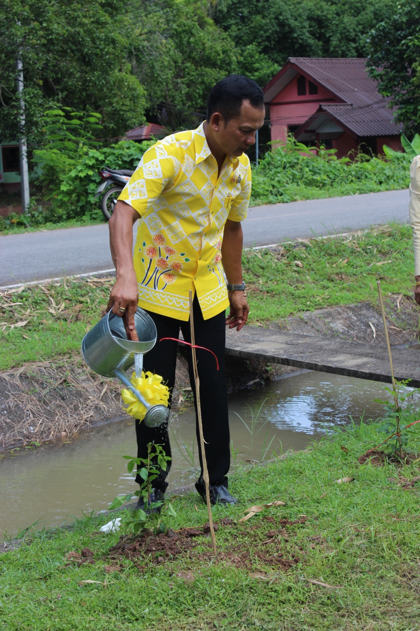 จังหวัดนครนายก ดำเนินกิจกรรม “เส้นทางนี้มีผล ผู้คนรักกัน ปันสุข” เพื่อขับเคลื่อนกิจกรรมต่อยอดและขยายผลการน้อมนำแนวพระราชดำริ ของสมเด็จพระกนิษฐาธิราชเจ้า กรมสมเด็จพระเทพรัตนราชสุดาฯ สยามบรมราชกุมารี สู่ปฏิบัติการปลูกผักสวนครัวเพื่อสร้างความมั่นคง ทางอาหารอย่างต่อเนื่อง