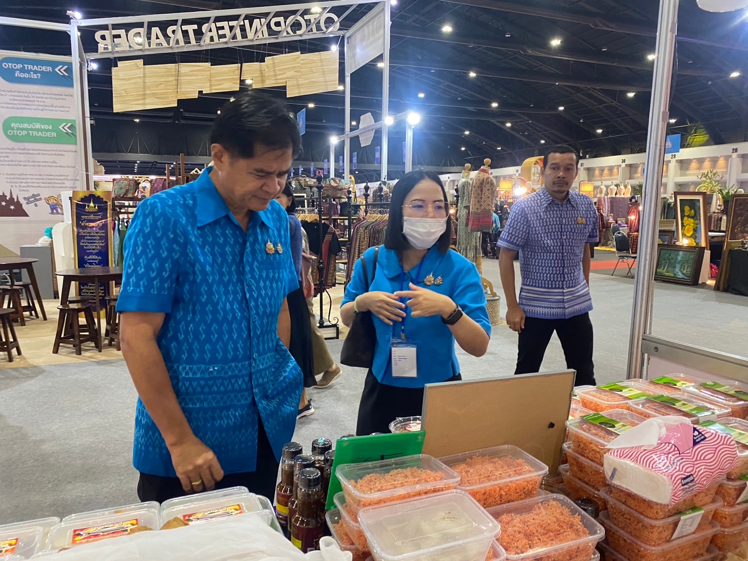 📣📣 พช.นครนายก ยกทัพผู้ประกอบการ OTOP เข้าเมืองกรุงร่วมจำหน่ายสินค้างาน ศิลปาชีพ ประทีปไทย OTOP หลอมดวงใจ ด้วยพระบารมี