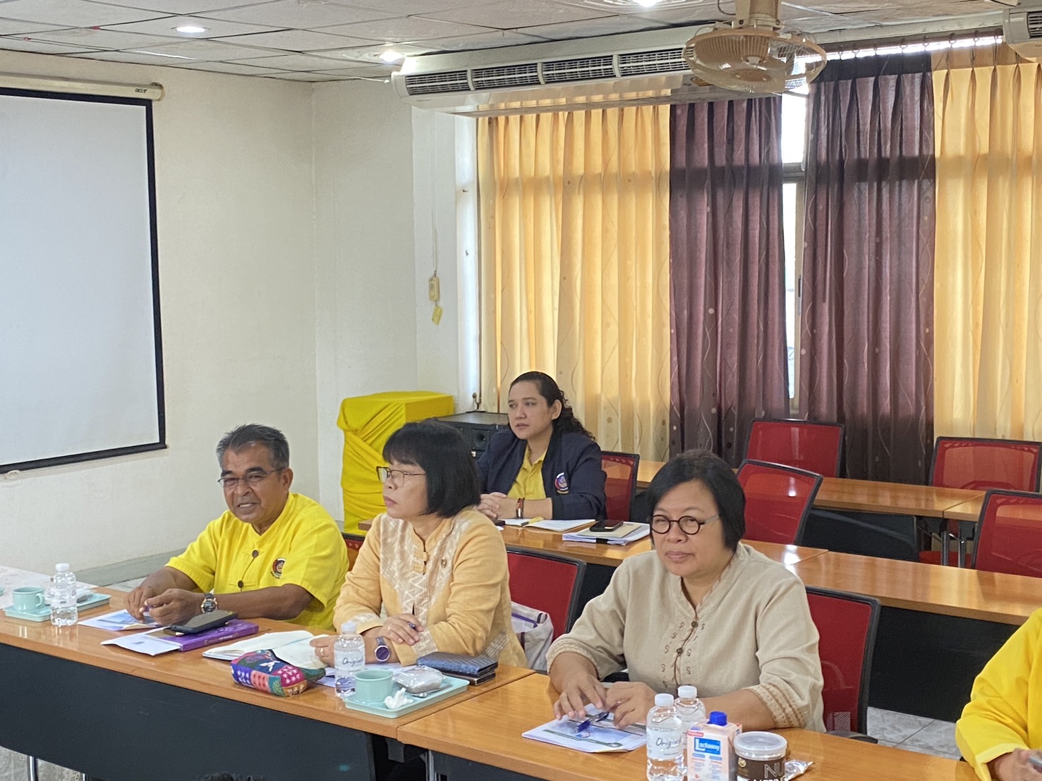 …ผู้ตรวจราชการ กรมการพัฒนาชุมชน ลงพื้นที่ ติดตามผลการดำเนินการขับเคลื่อนงานตามภารกิจการพัฒนาชุมชนในพื้นที่จังหวัดนครนายก