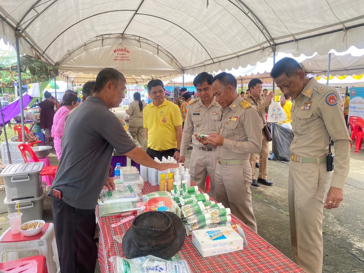 …พช.นครนายกร่วมโครงการ “หน่วยบำบัดทุกข์ บำรุงสุข สร้างรอยยิ้มและความปรองดองสมานฉันท์ให้ประชาชน จังหวัดนครนายก”