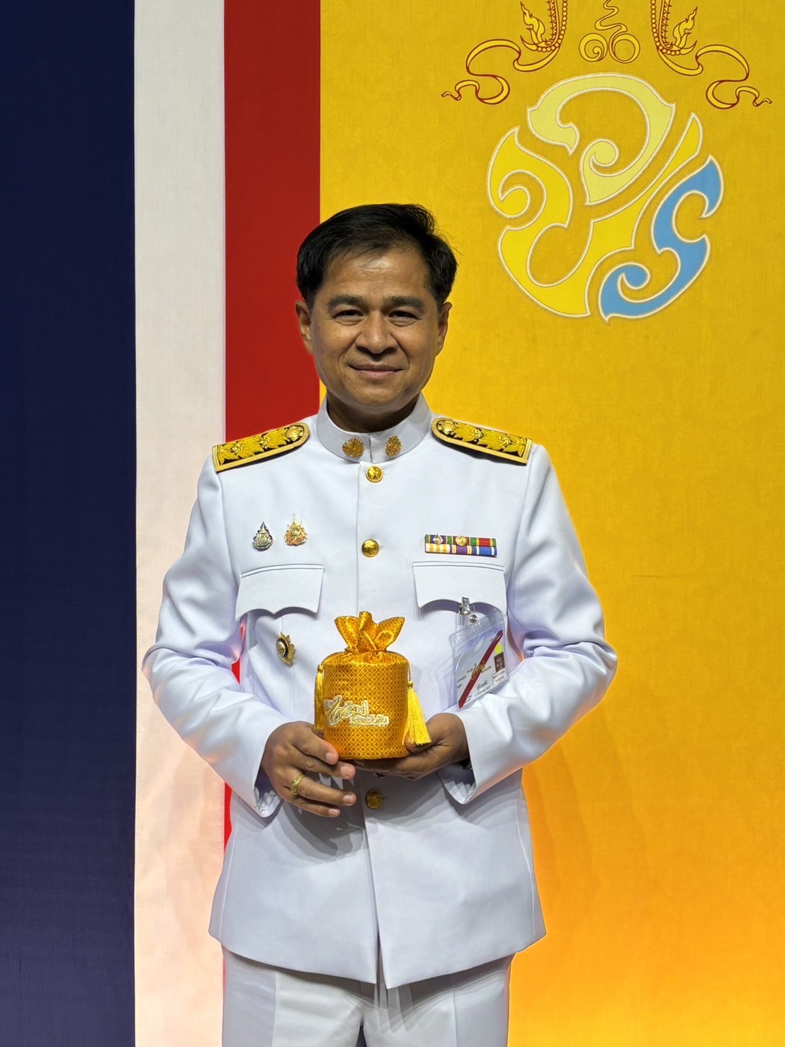 …ผู้ว่าราชการจังหวัดนครนายก นำมวลชนเฝ้ารับเสด็จฯ พระบาทสมเด็จพระเจ้าอยู่หัว และสมเด็จพระนางเจ้าฯ พระบรมราชินี พระราชทานเงินขวัญถุงกองทุนแม่ของแผ่นดิน ในงานมหกรรมกองทุนแม่ของแผ่นดิน ประจำปี 2567