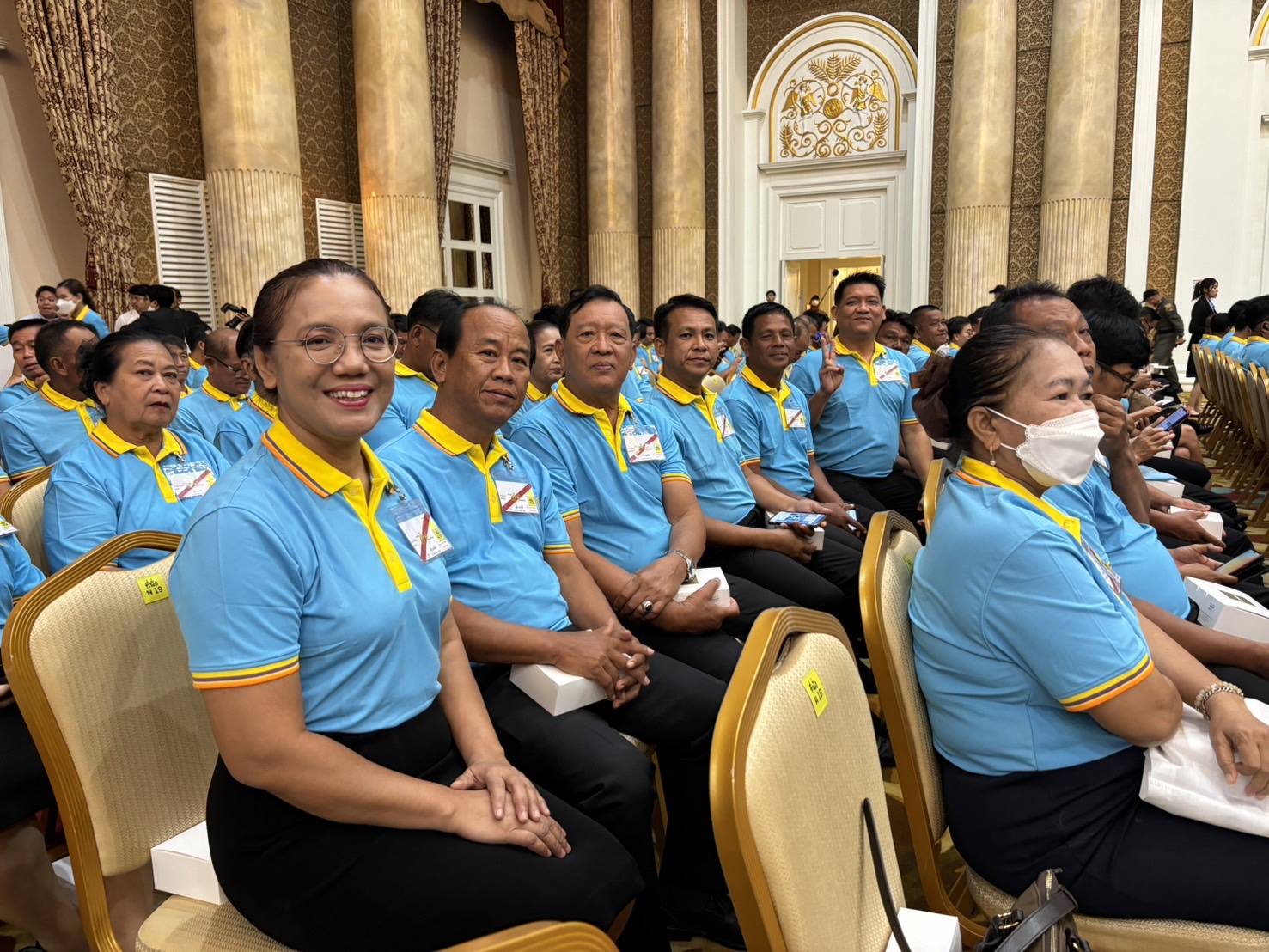 …ผู้ว่าราชการจังหวัดนครนายก นำมวลชนเฝ้ารับเสด็จฯ พระบาทสมเด็จพระเจ้าอยู่หัว และสมเด็จพระนางเจ้าฯ พระบรมราชินี พระราชทานเงินขวัญถุงกองทุนแม่ของแผ่นดิน ในงานมหกรรมกองทุนแม่ของแผ่นดิน ประจำปี 2567