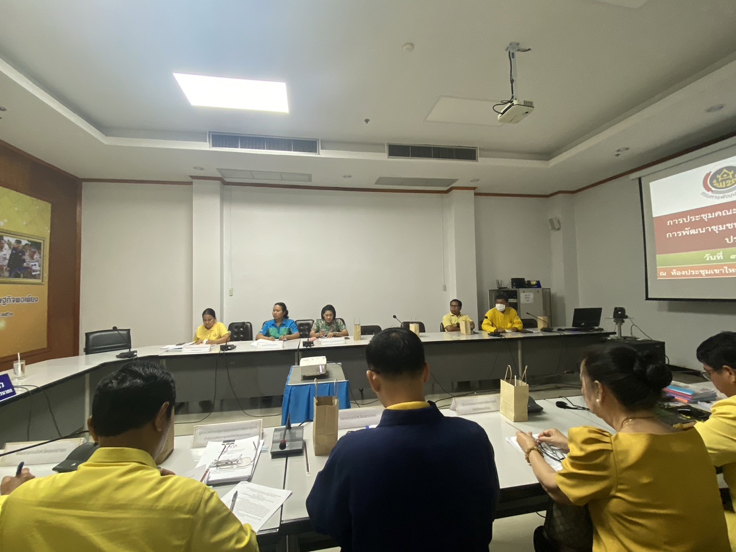 พช.นครนายก ดำเนินการประชุมคณะกรรมการรับรองมาตรฐานการพัฒนาชุมชน