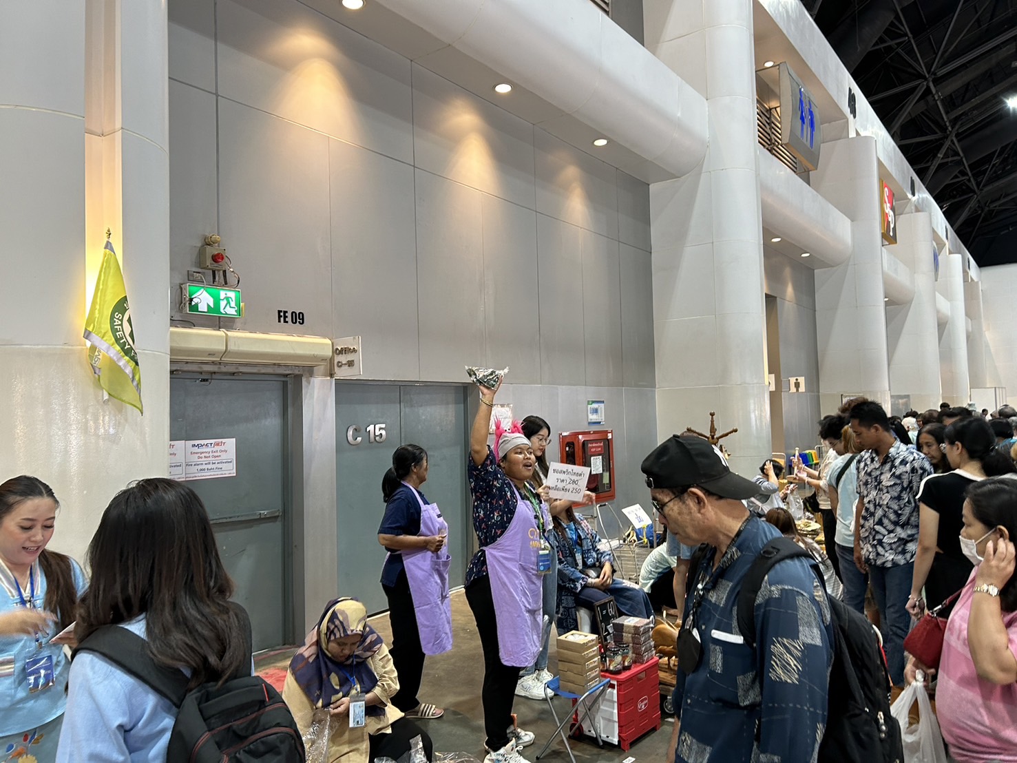 📣📣 พช.นครนายก ยกทัพผู้ประกอบการ OTOP เข้าเมืองกรุงร่วมจำหน่ายสินค้างาน ศิลปาชีพ ประทีปไทย OTOP หลอมดวงใจ ด้วยพระบารมี