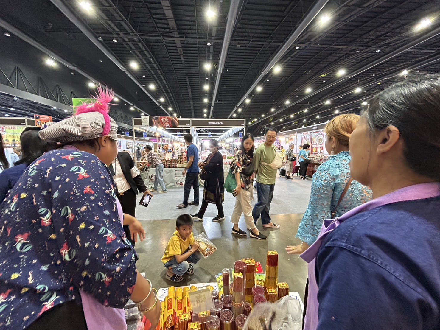 📣📣 พช.นครนายก ยกทัพผู้ประกอบการ OTOP เข้าเมืองกรุงร่วมจำหน่ายสินค้างาน ศิลปาชีพ ประทีปไทย OTOP หลอมดวงใจ ด้วยพระบารมี