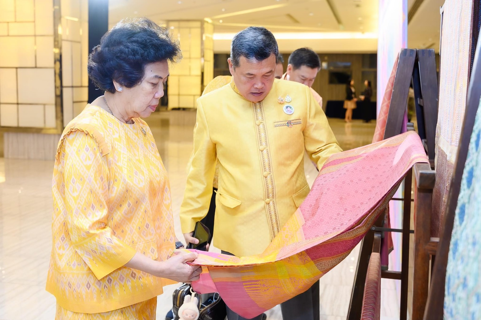 พช.นครนายก ร่วมพิธีเปิดการประกวดผ้าลายพระราชทาน ‘ผ้าลายสิริวชิราภรณ์’ และงานหัตถกรรม ภาคกลาง