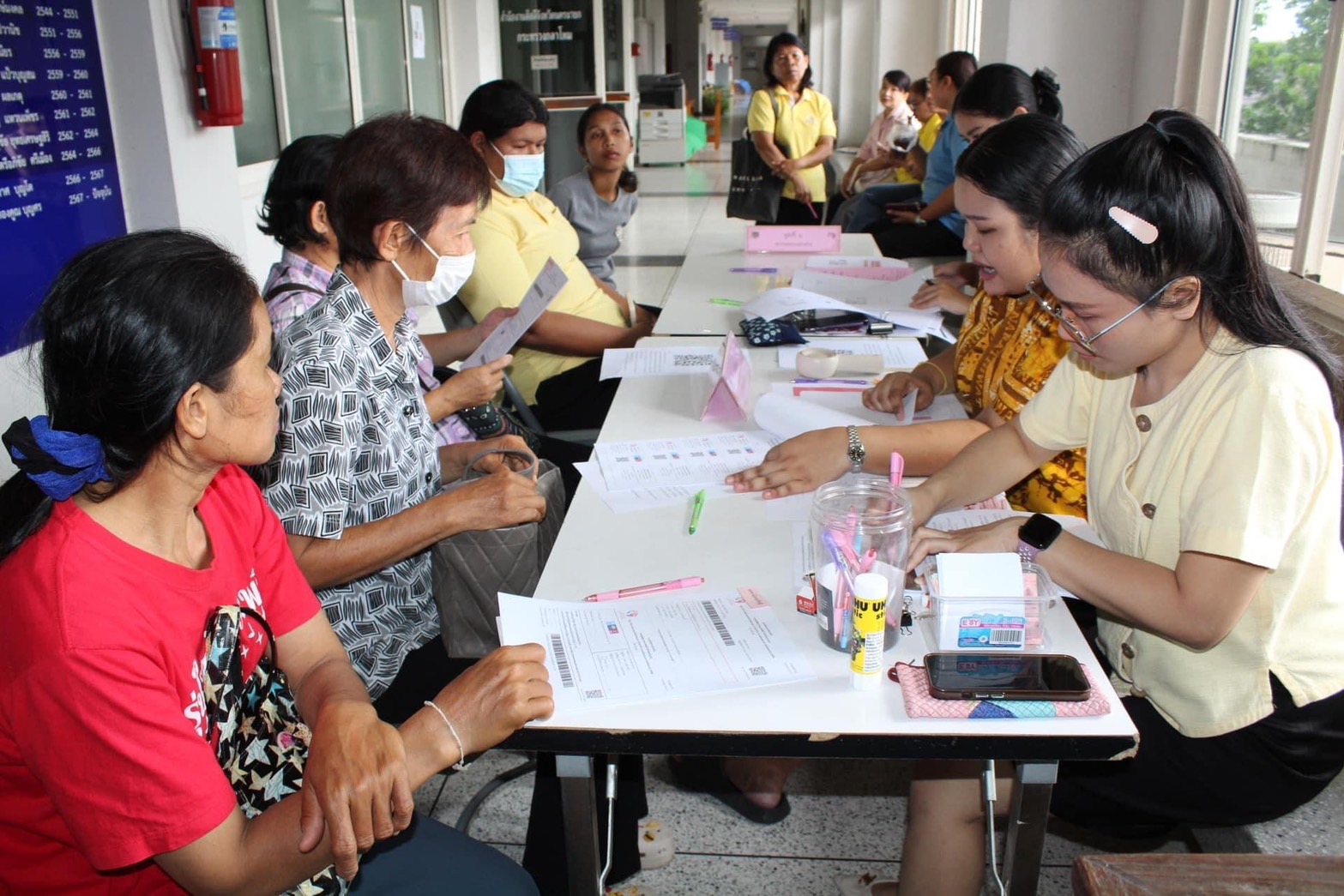 …พช.นครนายก ทำสัญญากู้ยืมเงินกองทุนพัฒนาบทบาทสตรีให้กับกลุ่มอาชีพสมาชิกสตรีที่ได้รับอนุมัติโครงการ ประเภทเงินทุนหมุนเวียน (เงินกู้)