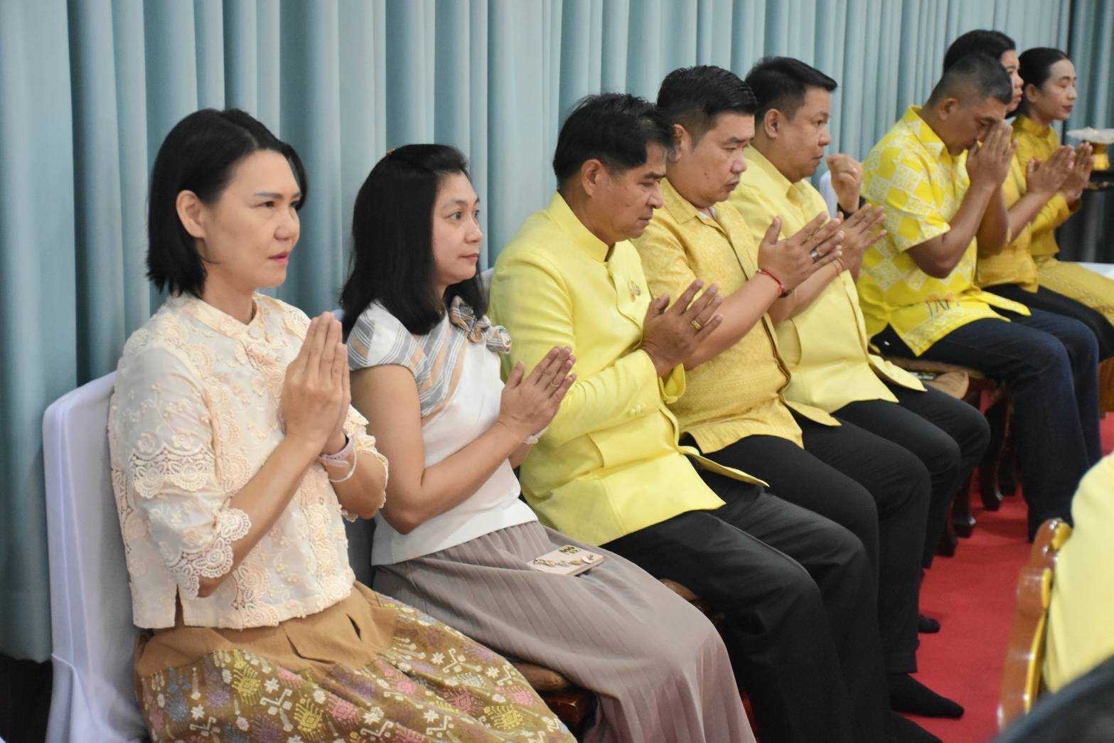 …พช.นครนายก ร่วมพิธีทำบุญตักบาตรเทโวโรหนะ (ตักบาตรข้าวสารอาหารแห้ง) เนื่องในวันออกพรรษา ประจำปี 2567