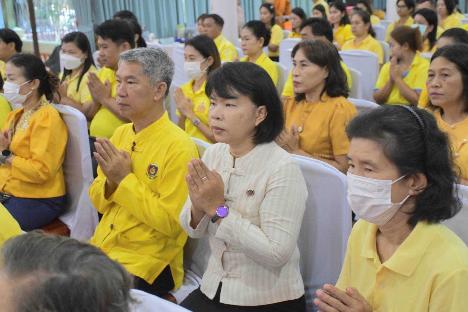 …พช.นครนายก ร่วมพิธีทำบุญตักบาตรเทโวโรหนะ (ตักบาตรข้าวสารอาหารแห้ง) เนื่องในวันออกพรรษา ประจำปี 2567