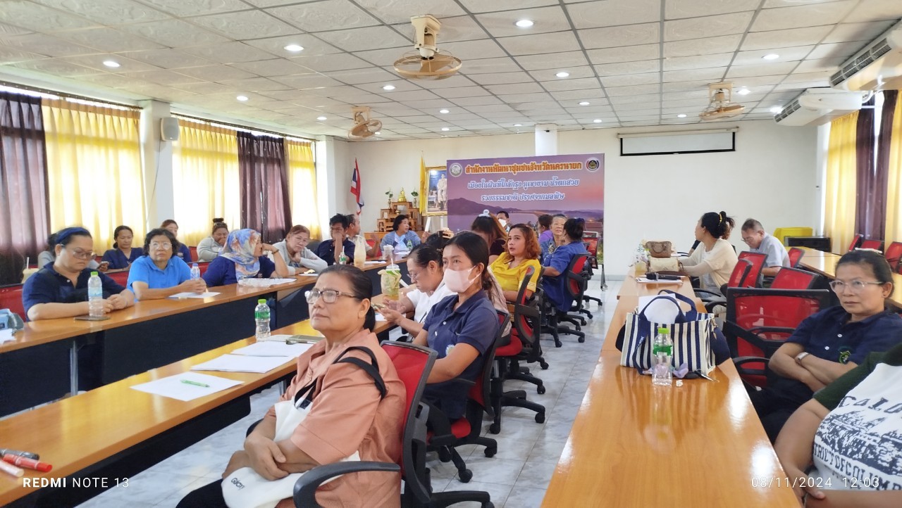 …พช.นครนายก จัดประชุมผู้ผลิต ผู้ประกอบการ OTOP ที่จำหน่ายสินค้าในตลาดนัดคนไทยยิ้มได้