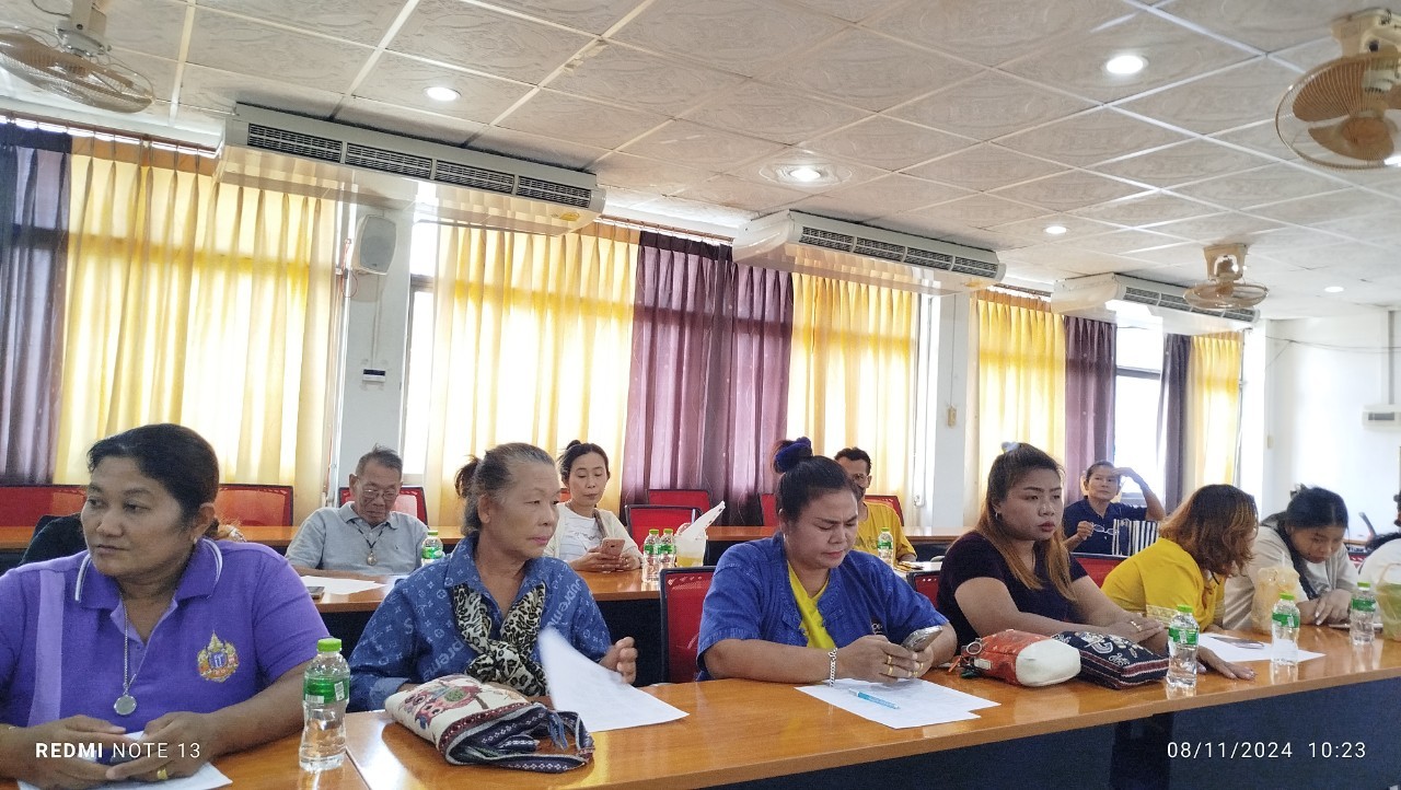 …พช.นครนายก จัดประชุมผู้ผลิต ผู้ประกอบการ OTOP ที่จำหน่ายสินค้าในตลาดนัดคนไทยยิ้มได้