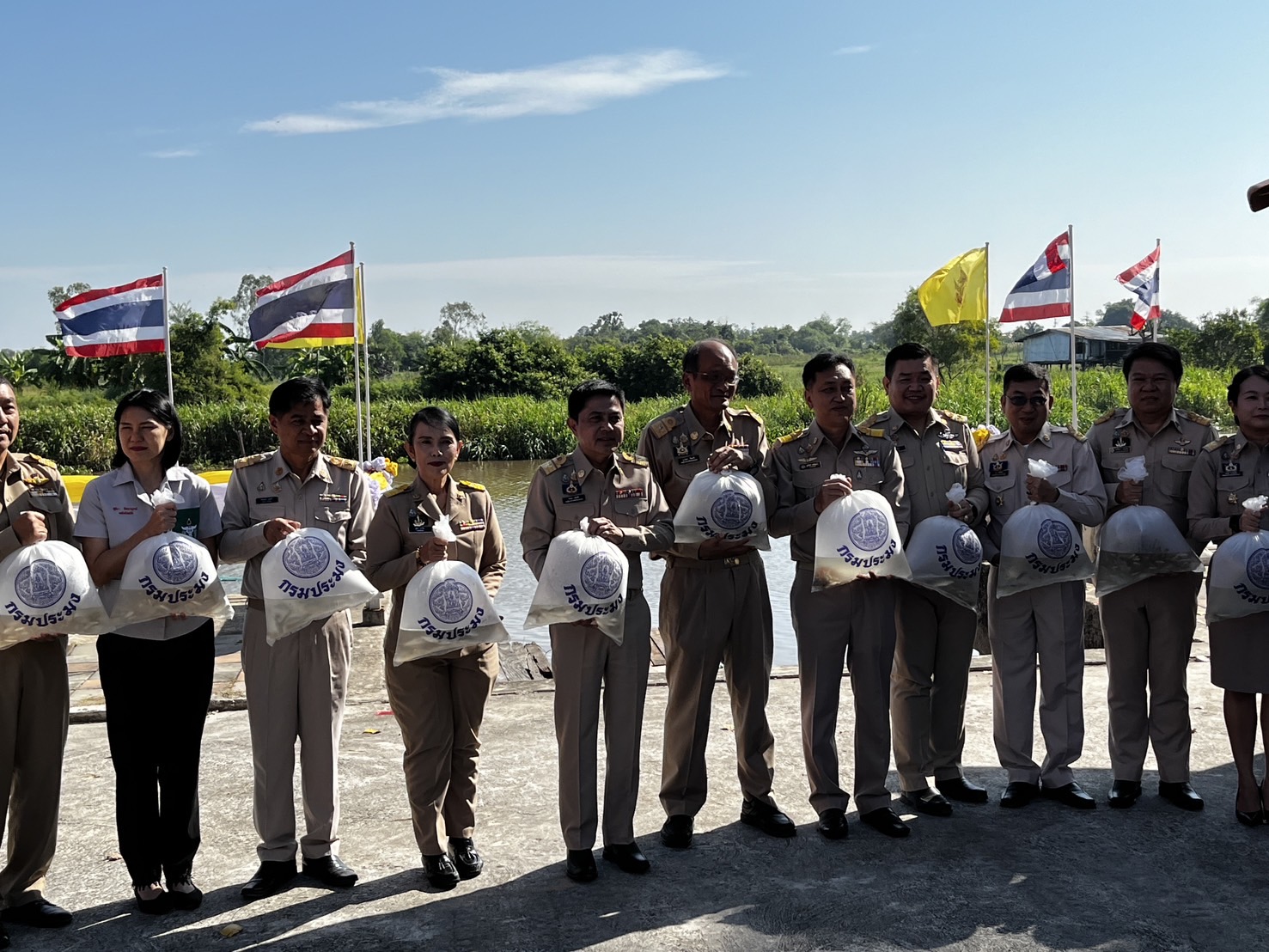 พช.นครนายกร่วมโครงการ “หน่วยบำบัดทุกข์ บำรุงสุข สร้างรอยยิ้มและความปรองดองสมานฉันท์ให้ประชาชน จังหวัดนครนายก”