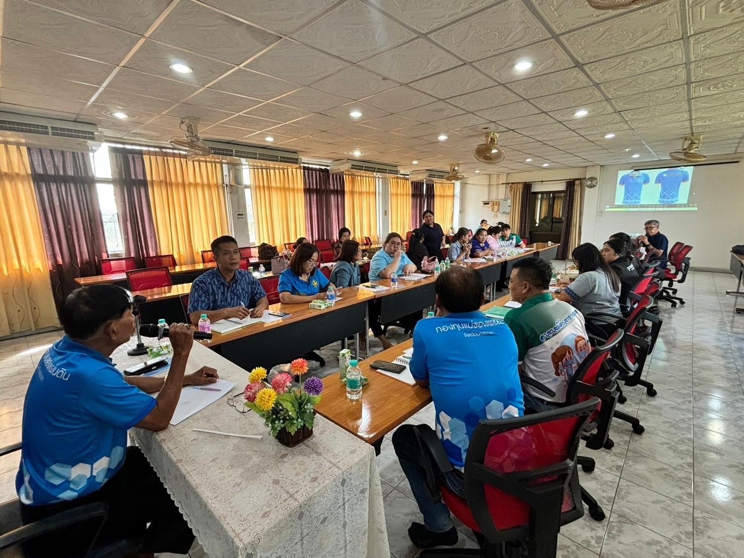 …พช.นครนายก ร่วมประชุมคณะกรรมการเครือข่ายกองทุนแม่ของแผ่นดินระดับจังหวัด เพื่อวางแผนและเตรียมความพร้อมในการขับเคลื่อนงานกองทุนแม่ของแผ่นดิน ประจำปีงบประมาณ พ.ศ. 2568