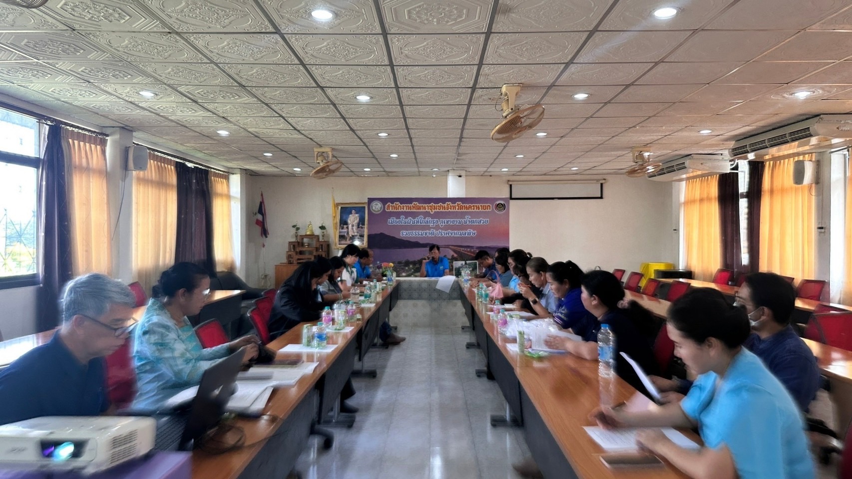 …พช.นครนายก ร่วมประชุมคณะกรรมการเครือข่ายกองทุนแม่ของแผ่นดินระดับจังหวัด เพื่อวางแผนและเตรียมความพร้อมในการขับเคลื่อนงานกองทุนแม่ของแผ่นดิน ประจำปีงบประมาณ พ.ศ. 2568