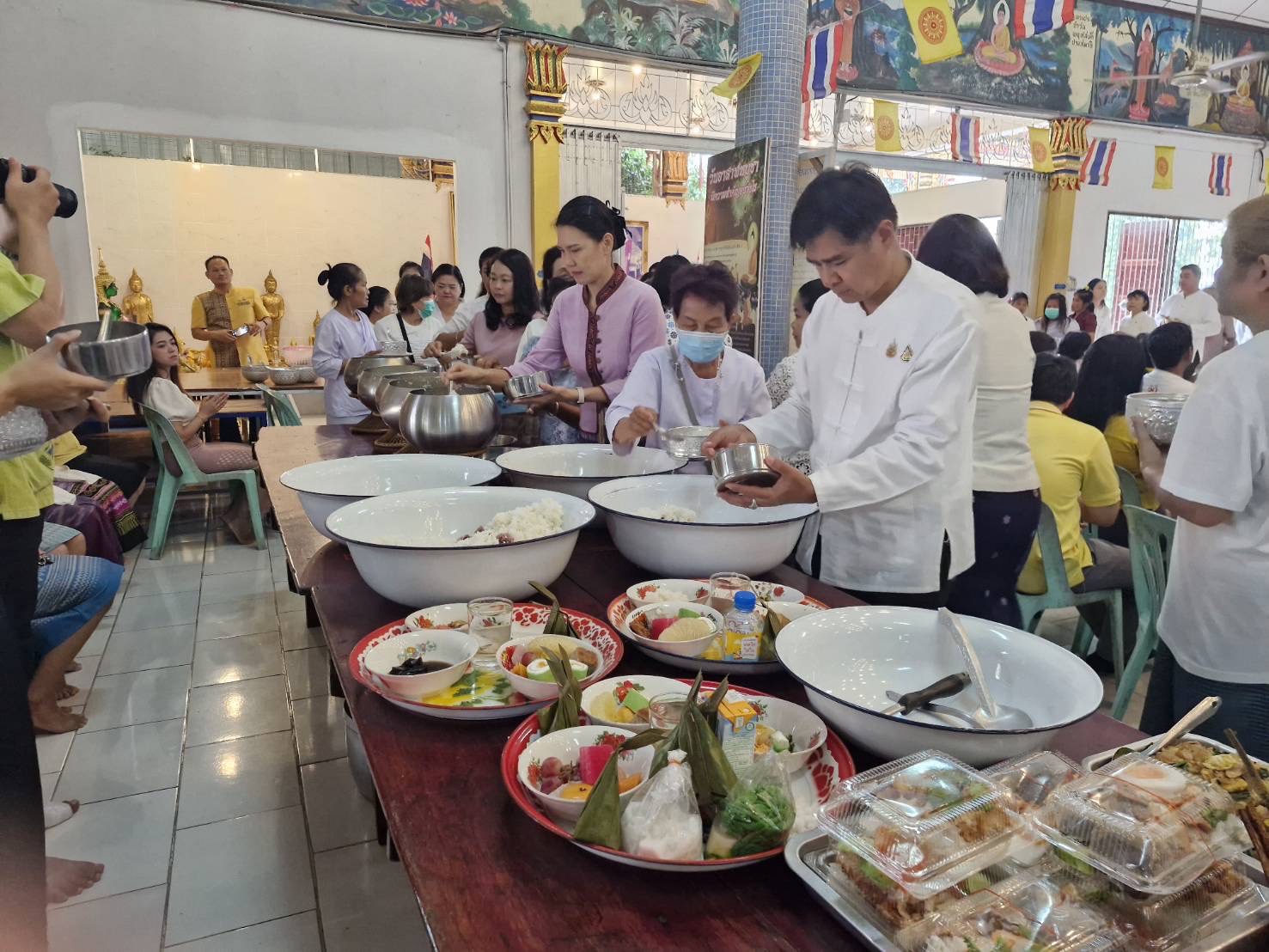 …พช.นครนายก ร่วมกิจกรรมผู้ว่าพาแต่งกายผ้าไทย หิ้วปิ่นโตเข้าวัด ศรัทธาอิ่มบุญ เกื้อหนุนพระพุทธศาสนา รักษาสิ่งแวดล้อม จังหวัดนครนายก
