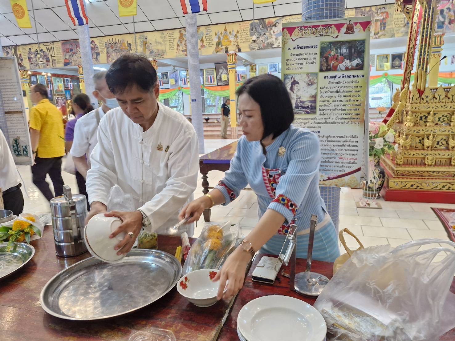 …พช.นครนายก ร่วมกิจกรรมผู้ว่าพาแต่งกายผ้าไทย หิ้วปิ่นโตเข้าวัด ศรัทธาอิ่มบุญ เกื้อหนุนพระพุทธศาสนา รักษาสิ่งแวดล้อม จังหวัดนครนายก