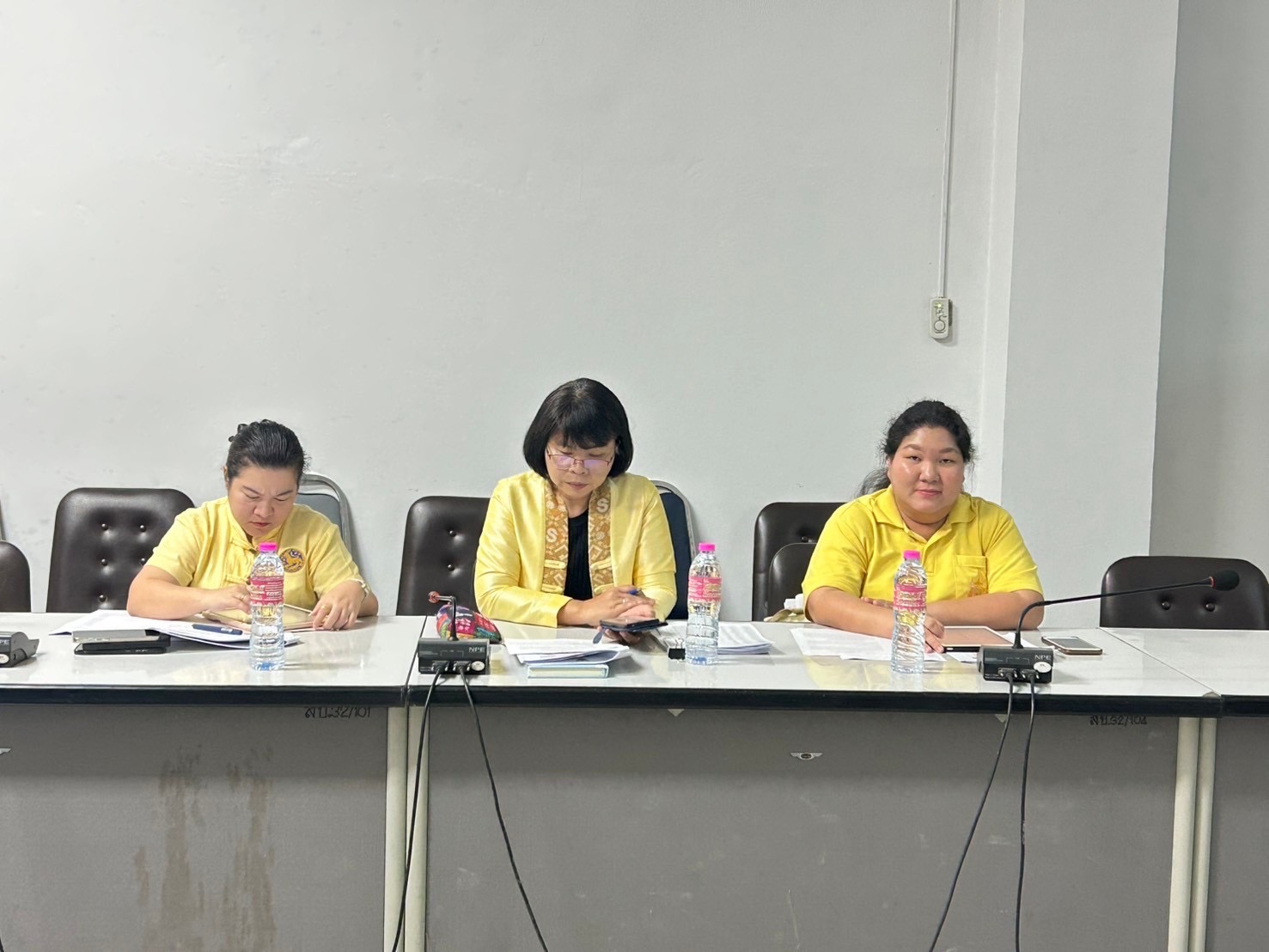 พช.นครนายก ประชุมเพื่อทบทวนและตรวจสอบรายชื่อหมู่บ้าน/ชุมชน กองทุนแม่ของแผ่นดิน จังหวัดนครนายก