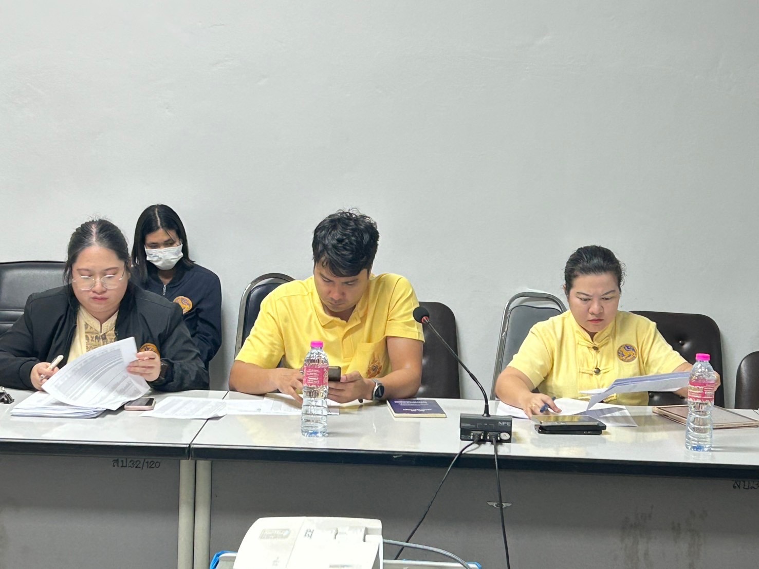 พช.นครนายก ประชุมเพื่อทบทวนและตรวจสอบรายชื่อหมู่บ้าน/ชุมชน กองทุนแม่ของแผ่นดิน จังหวัดนครนายก