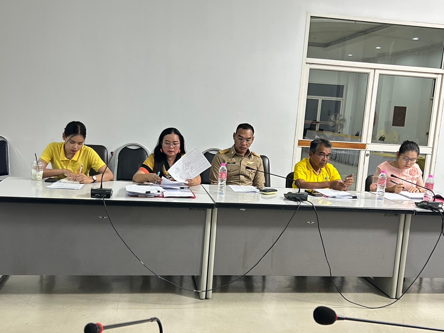 พช.นครนายก ประชุมเพื่อทบทวนและตรวจสอบรายชื่อหมู่บ้าน/ชุมชน กองทุนแม่ของแผ่นดิน จังหวัดนครนายก