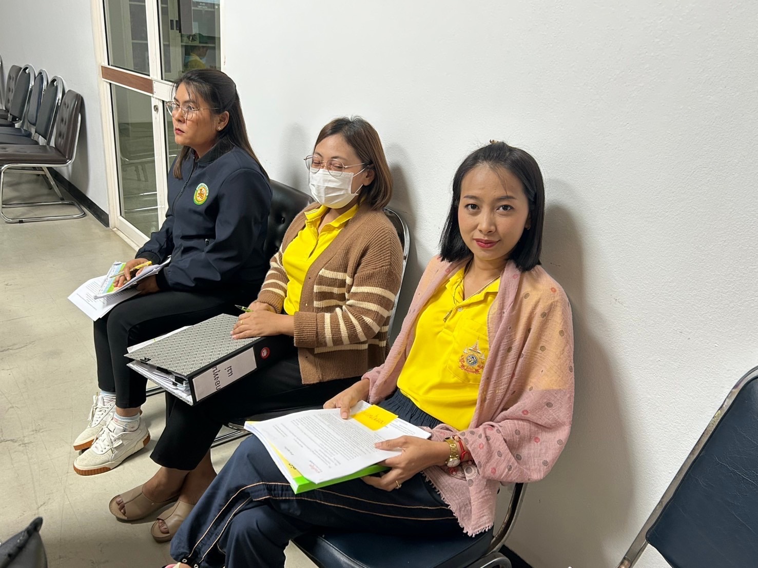 พช.นครนายก ประชุมเพื่อทบทวนและตรวจสอบรายชื่อหมู่บ้าน/ชุมชน กองทุนแม่ของแผ่นดิน จังหวัดนครนายก