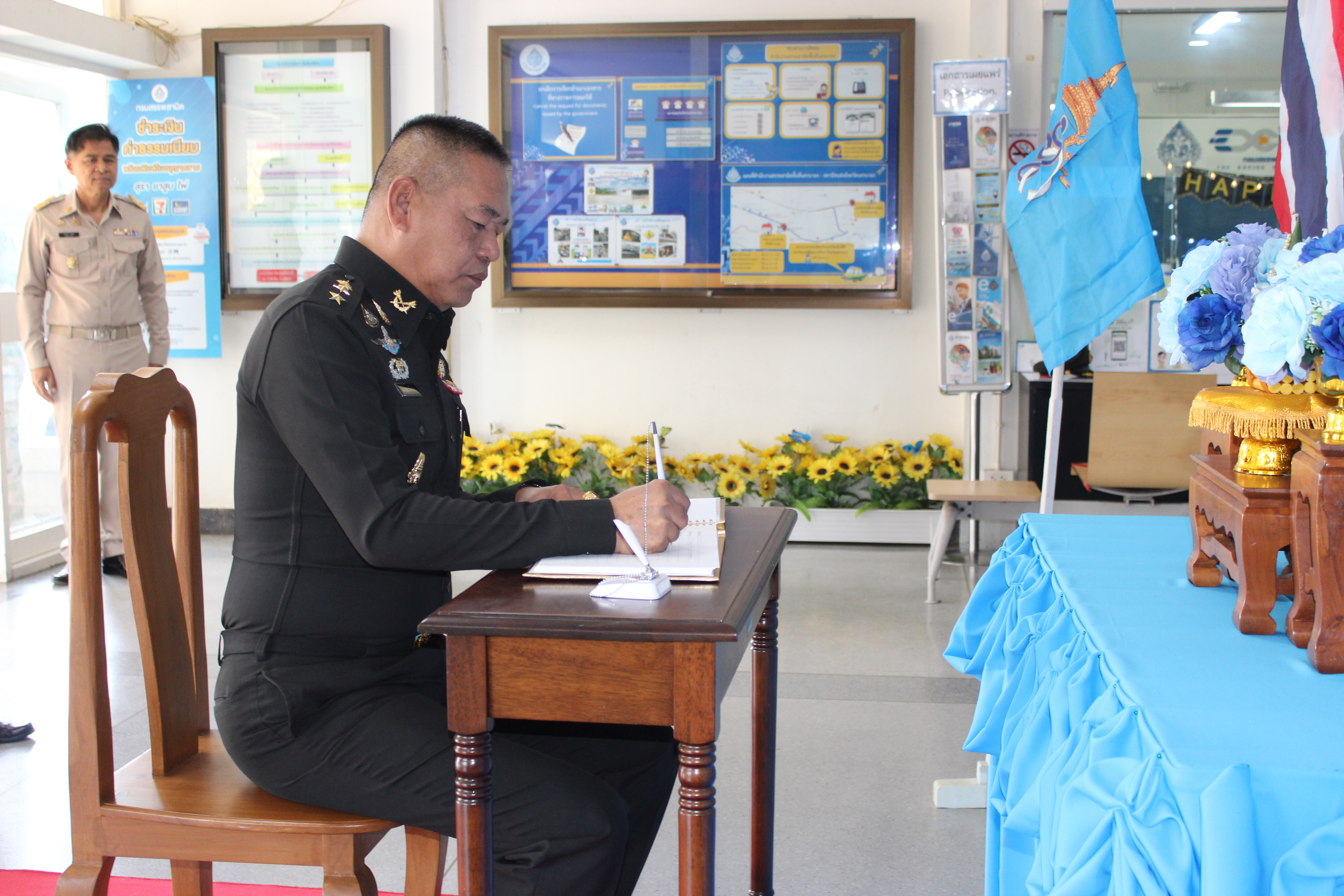 พช.นครนายก : รอง ผวจ.นครนายก ร่วมกิจกรรม 25 พฤศจิกายน วันกองทุนแม่ของแผ่นดิน ภายใต้แนวคิด “2 ทศวรรษ กองทุนแม่ของแผ่นดิน ครอบครัวอบอุ่น ชุมชนเข้มแข็ง” ลงนามถวายพระพรชัยมงคล สมเด็จพระนางเจ้าสิริกิติ์ พระบรมราชินีนาถ พระบรมราชชนนีพันปีหลวง