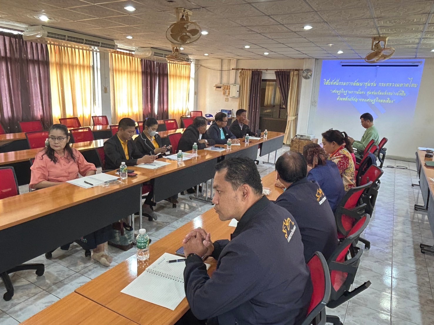 🏠 สำนักงานพัฒนาชุมชนจังหวัดนครนายก:จัดประชุมเชิงปฏิบัติการเสริมสร้างทักษะคณะกรรมการบริหารศูนย์ประสานงานองค์การชุมชนระดับอำเภอ (ศอช.อ.) ปีงบประมาณ พ.ศ.2568