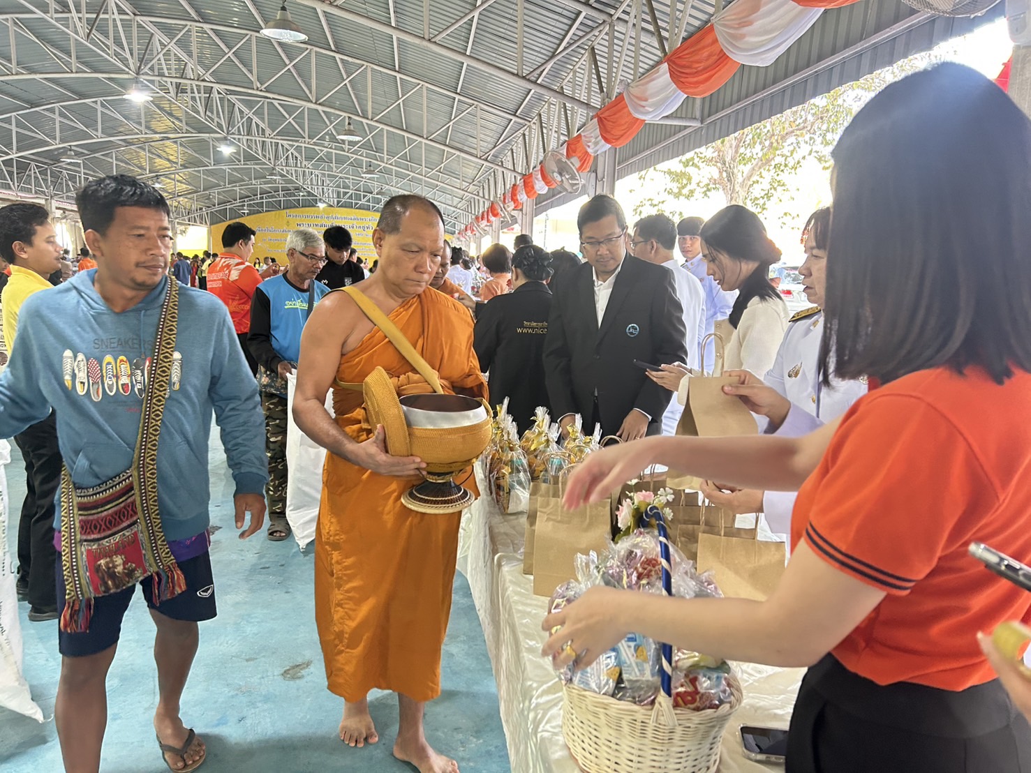 สำนักงานพัฒนาชุมชนจังหวัดนครนายก: เข้าร่วมพิธีเจริญพระพุทธมนต์และทำบุญตักบาตรเพื่อถวายเป็นพระราชกุศลแด่ สมเด็จพระเจ้าลูกเธอ เจ้าฟ้าสิริวัณณวรี นารีรัตนราชกัญญา เนื่องในโอกาสวันคล้ายวันประสูติ 8 มกราคม 2568