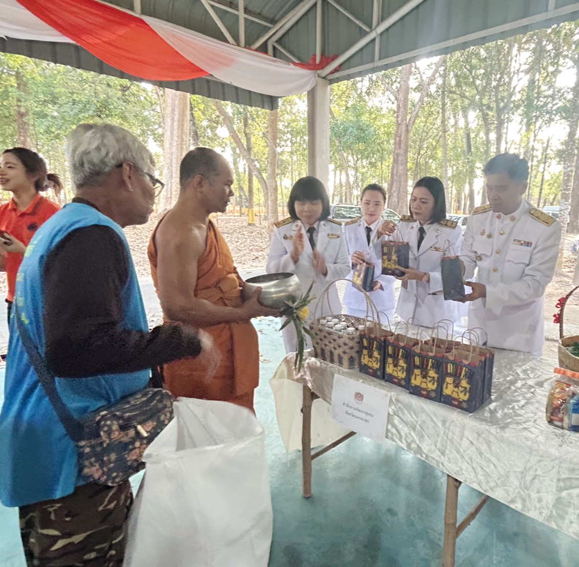 สำนักงานพัฒนาชุมชนจังหวัดนครนายก: เข้าร่วมพิธีเจริญพระพุทธมนต์และทำบุญตักบาตรเพื่อถวายเป็นพระราชกุศลแด่ สมเด็จพระเจ้าลูกเธอ เจ้าฟ้าสิริวัณณวรี นารีรัตนราชกัญญา เนื่องในโอกาสวันคล้ายวันประสูติ 8 มกราคม 2568