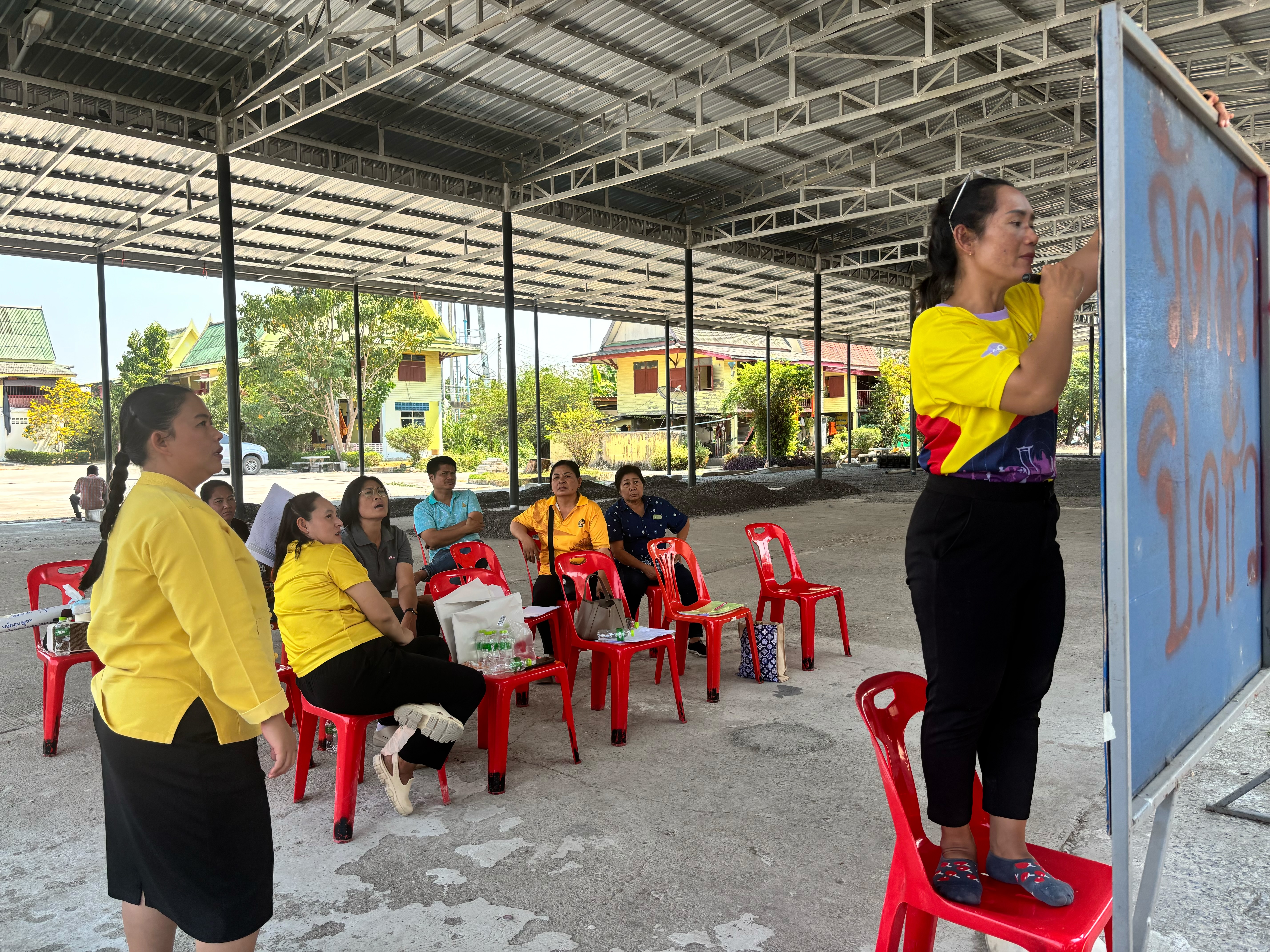 …พช.นครนายก ลงพื้นที่ติดตามเพื่อเตรียมความพร้อมการถอดบทเรียนโครงการการจัดทำสารสนเทศตำบลต้นแบบเพื่อการพัฒนาคุณภาพชีวิต ตำบลบางลูกเสือ อำเภอองครักษ์ จังหวัดนครนายก