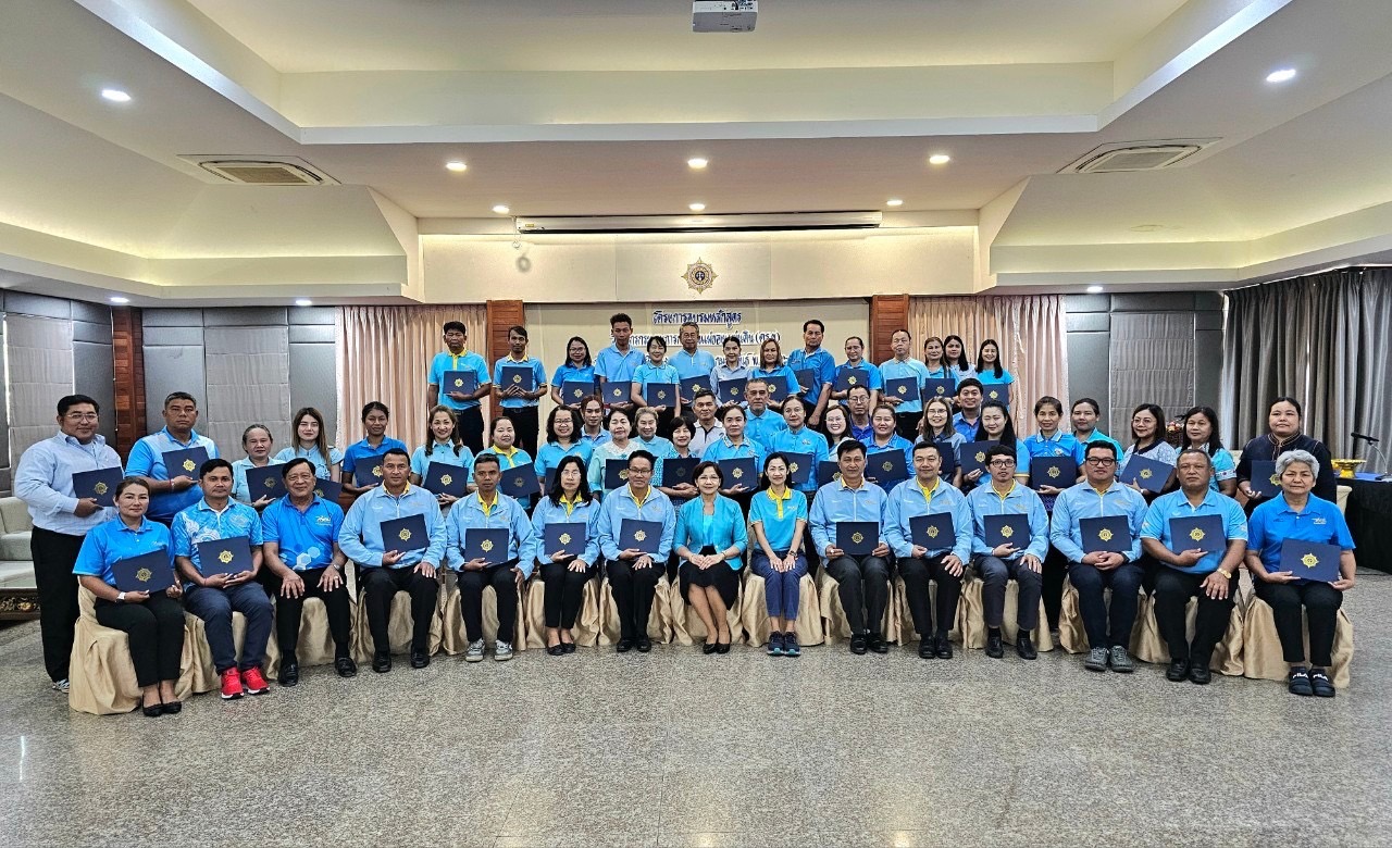 …พช.นครนายกร่วมโครงการอบรมหลักสูตรวิทยากรกระบวนการกองทุนแม่ของแผ่นดิน (ครู ข)