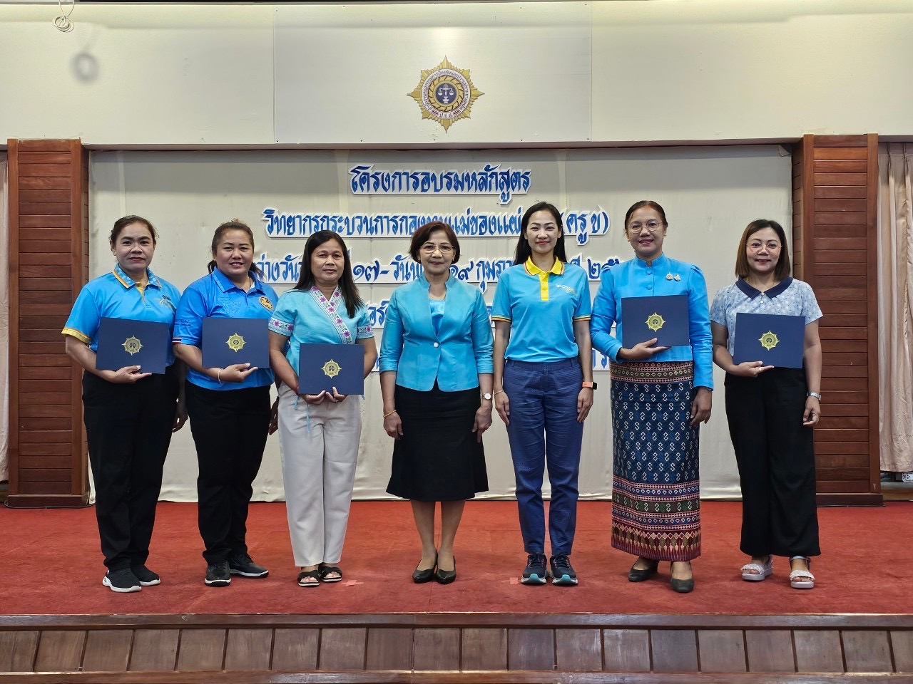 …พช.นครนายกร่วมโครงการอบรมหลักสูตรวิทยากรกระบวนการกองทุนแม่ของแผ่นดิน (ครู ข)