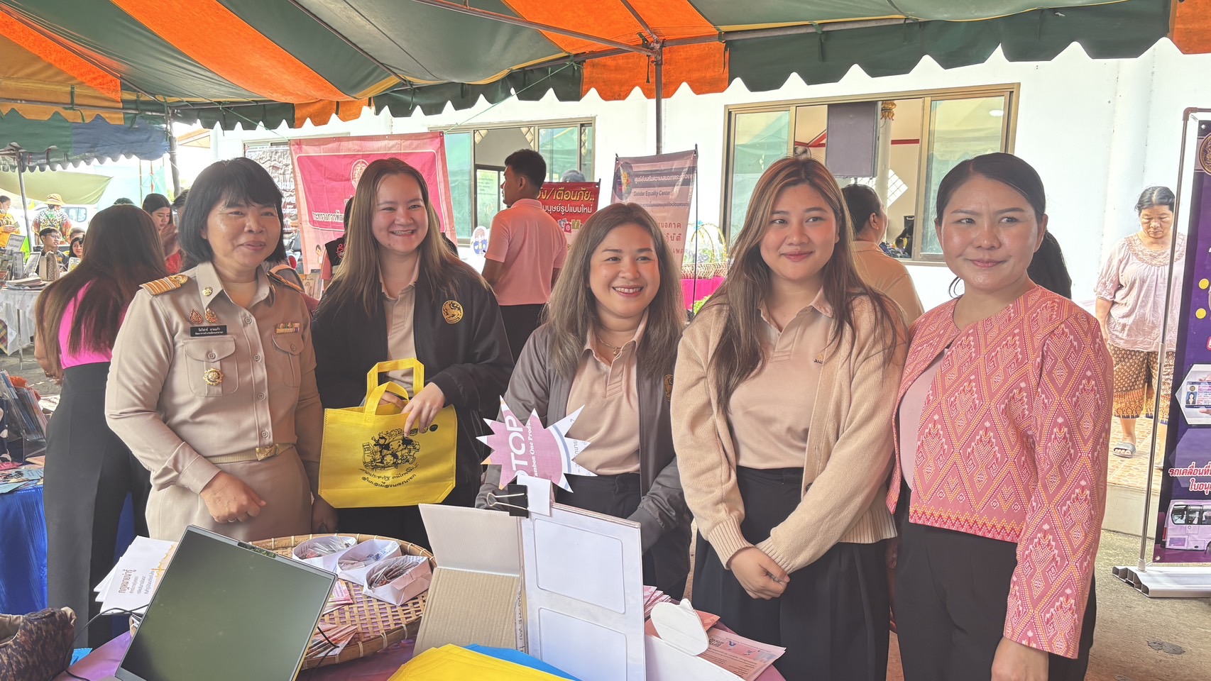 พช.นครนายกร่วมโครงการ “หน่วยบำบัดทุกข์ บำรุงสุข สร้างรอยยิ้มและความปรองดองสมานฉันท์ให้ประชาชน จังหวัดนครนายก”