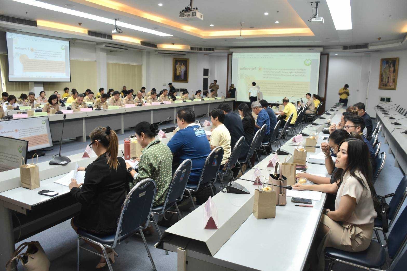 พช.ร่วมประชุมคณะกรรมการร่วมภาครัฐและเอกชนเพื่อพัฒนาและแก้ไขปัญหาเศรษฐกิจ จังหวัดนครนายก (กรอ.จังหวัดนครนายก)