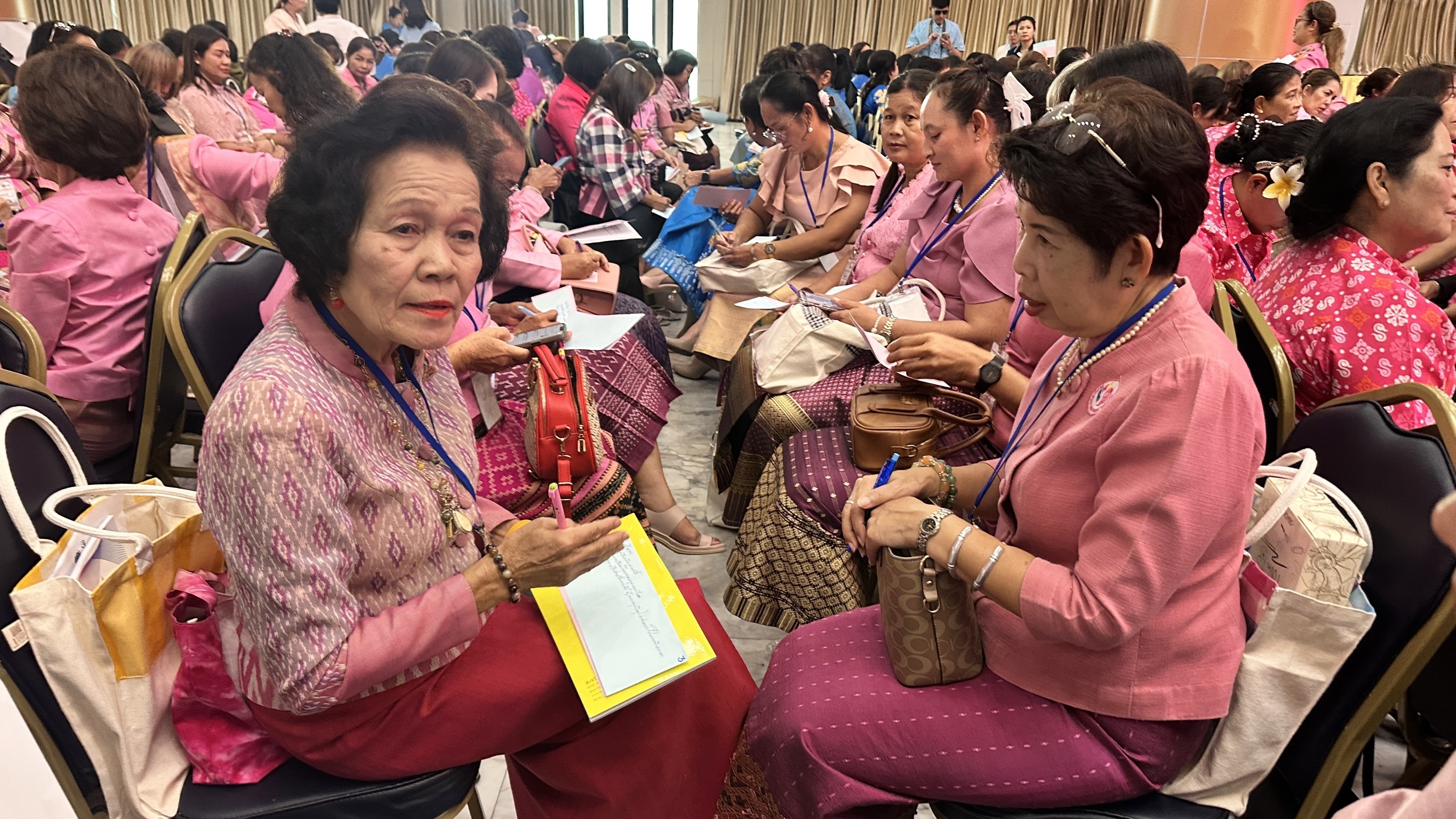 …พช. นครนายกนำทีมร่วมเวทีร่วมคิด ร่วมสร้าง สานพลังสตรี 4 ภาค ที่ จ.นครปฐม เป็นรุ่นที่ 3 (ภาคกลาง)