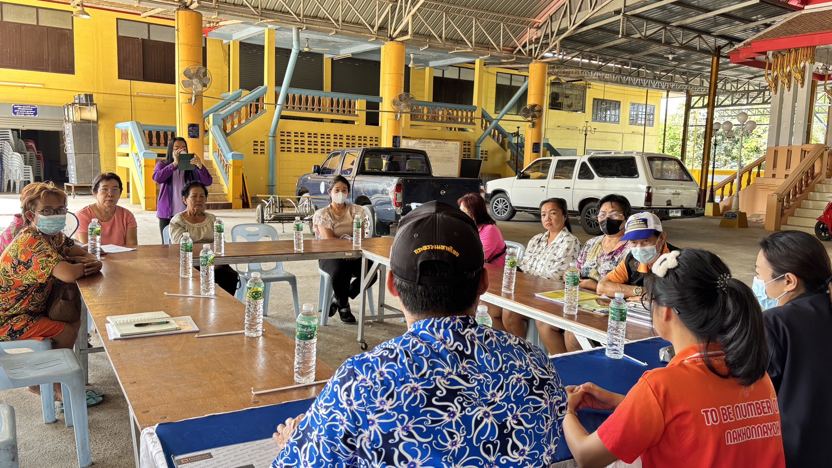 พช.นครนายกร่วมติดตามการดำเนินงานกองทุนหมู่บ้านและชุมชนเมือง พื้นที่ตำบลเกาะหวาย อำเภอปากพลี