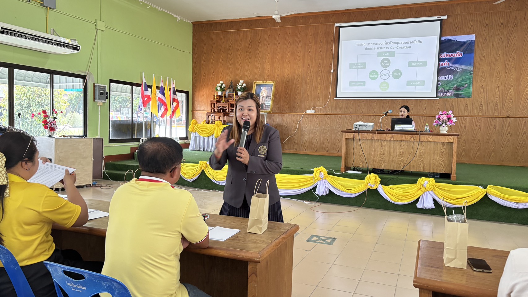 พช.นครนายกดำเนินกิจกรรมโครงการเพิ่มศักยภาพการผลิตสินค้าเกษตรปลอดภัยและส่งเสริมวิสาหกิจแปรรูปเพื่อเพิ่มมูลค่า กิจกรรมย่อยที่ 1 ประชุมเชิงปฏิบัติการส่งเสริมการสร้างรายได้จากกิจการอาหารปลอดภัย ระดับอำเภอ วันที่ 1