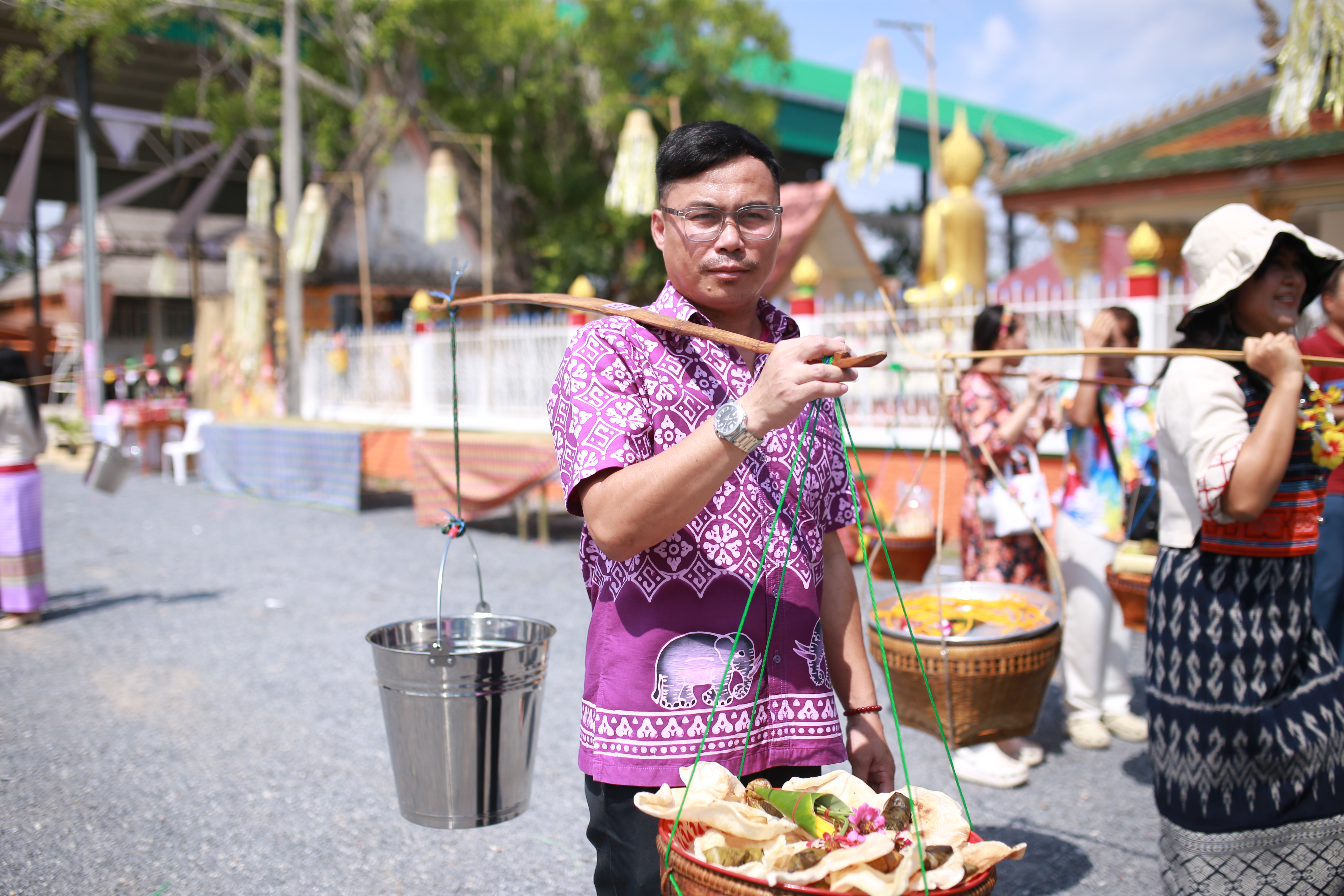 ..พช.นครนายก ร่วมพิธีกรรม“สูดเสื้อ สูดผ้าไทยพวน”