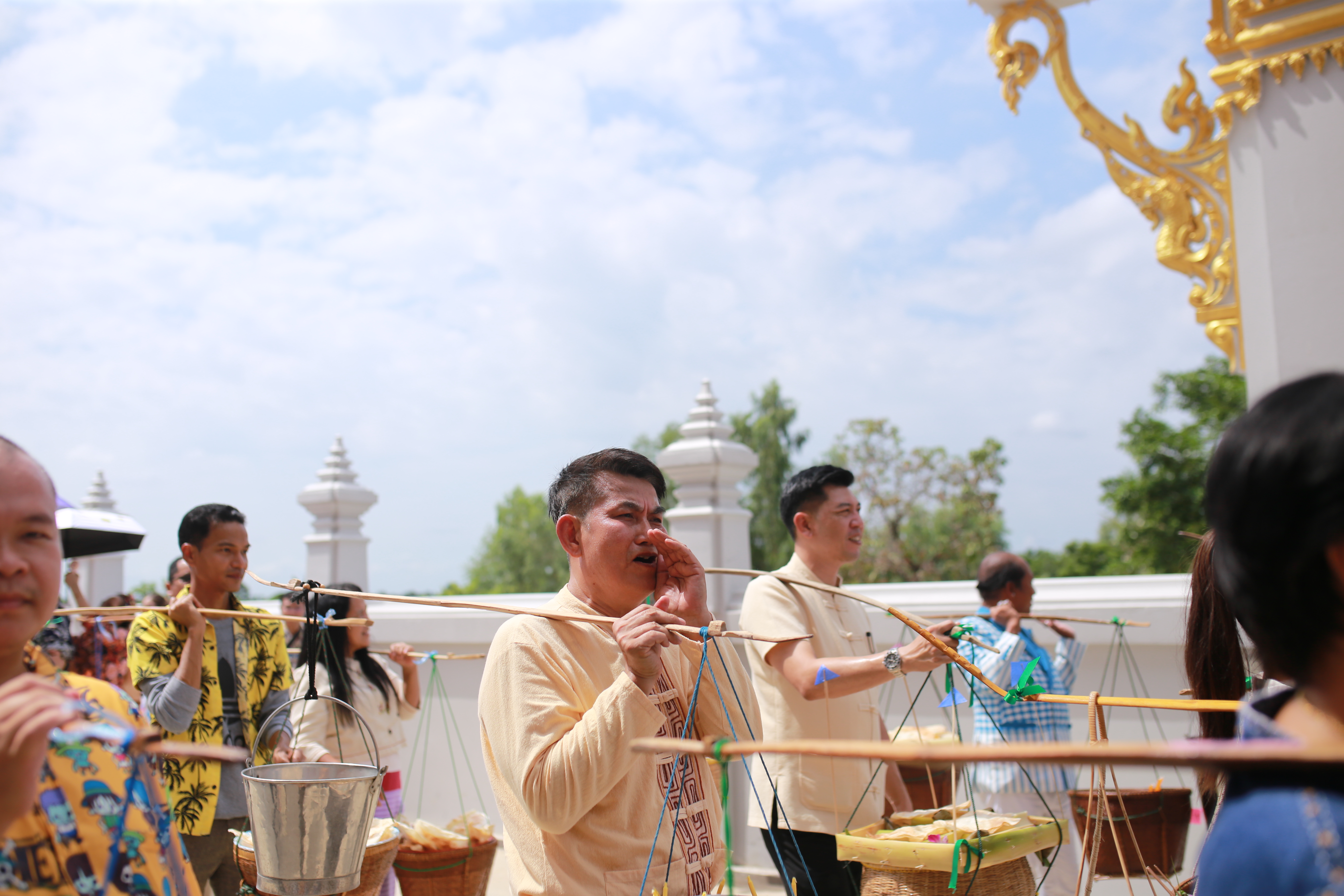 ..พช.นครนายก ร่วมพิธีกรรม“สูดเสื้อ สูดผ้าไทยพวน”