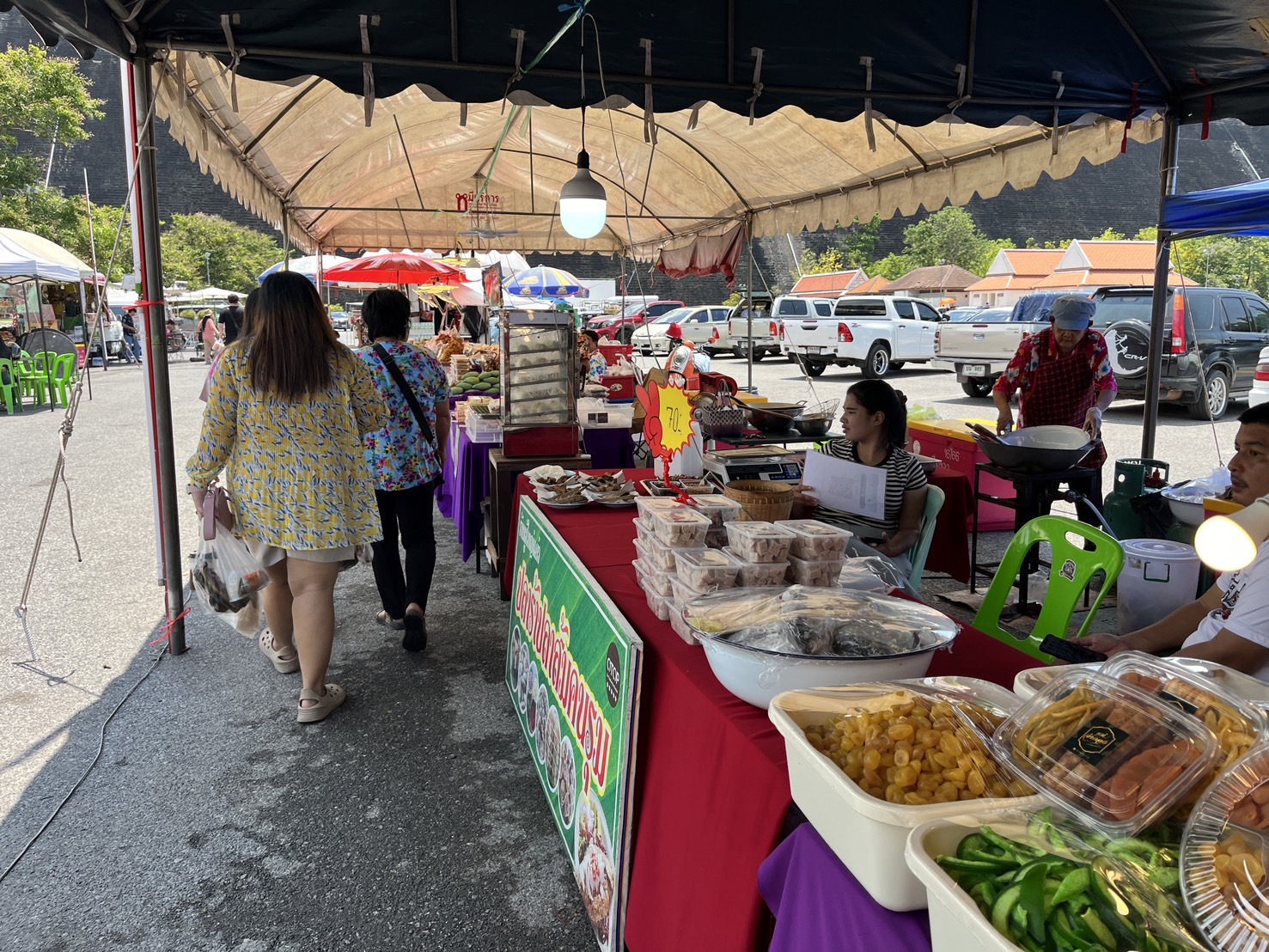 …พช.นครนายก ติดตามการดำเนินการจำหน่ายสินค้า OTOP ในช่วงเทศกาลสงกรานต์