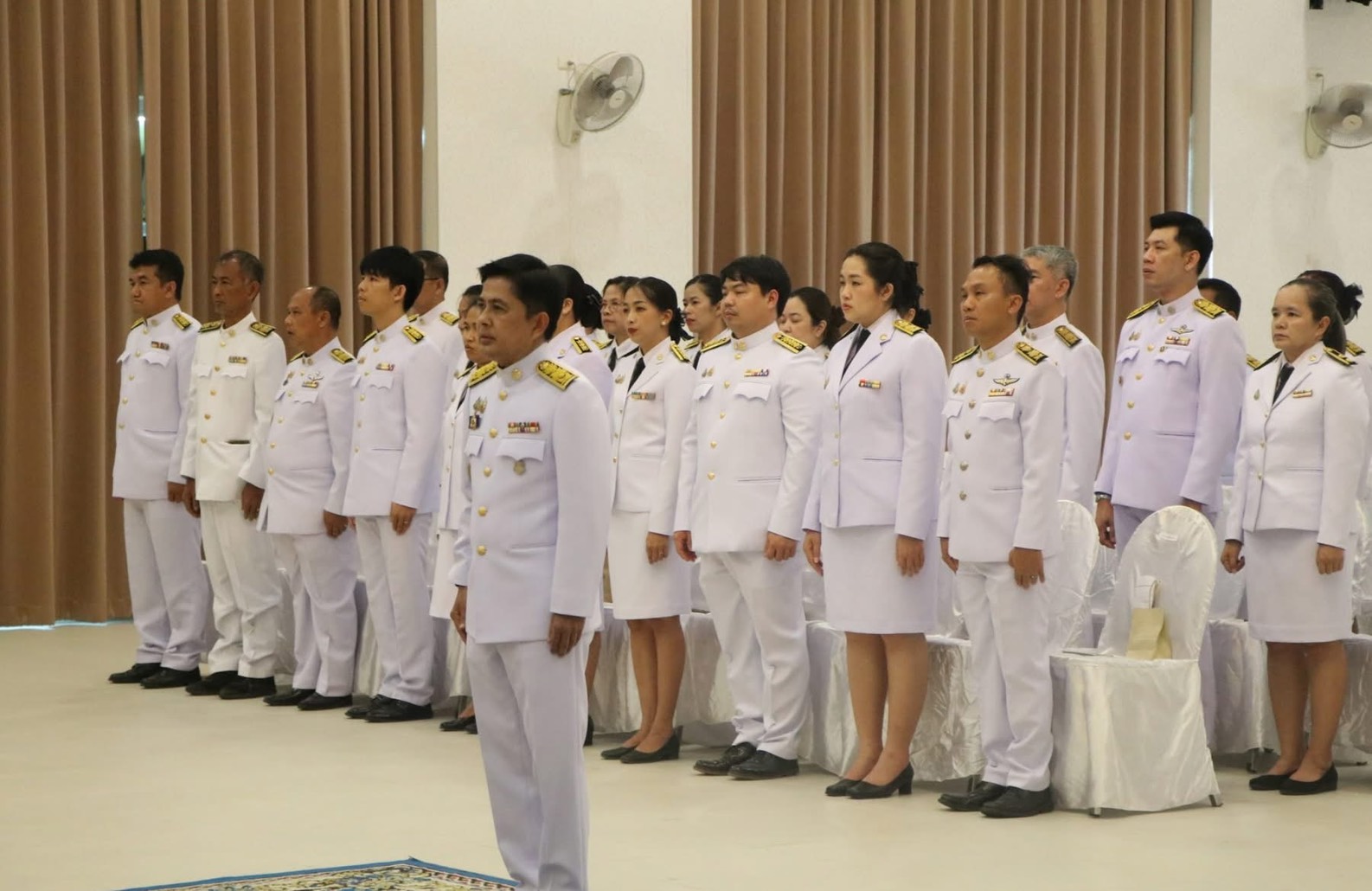 ..พช.นครนายก ร่วมพิธีรับเหรียญที่ระลึกพระราชทานฯ เนื่องในวันข้าราชการพลเรือน และวันคล้ายวันสถาปนากระทรวงมหาดไทย 133 ปี วันที่ 1 เมษายน 2568 จังหวัดนครนายก