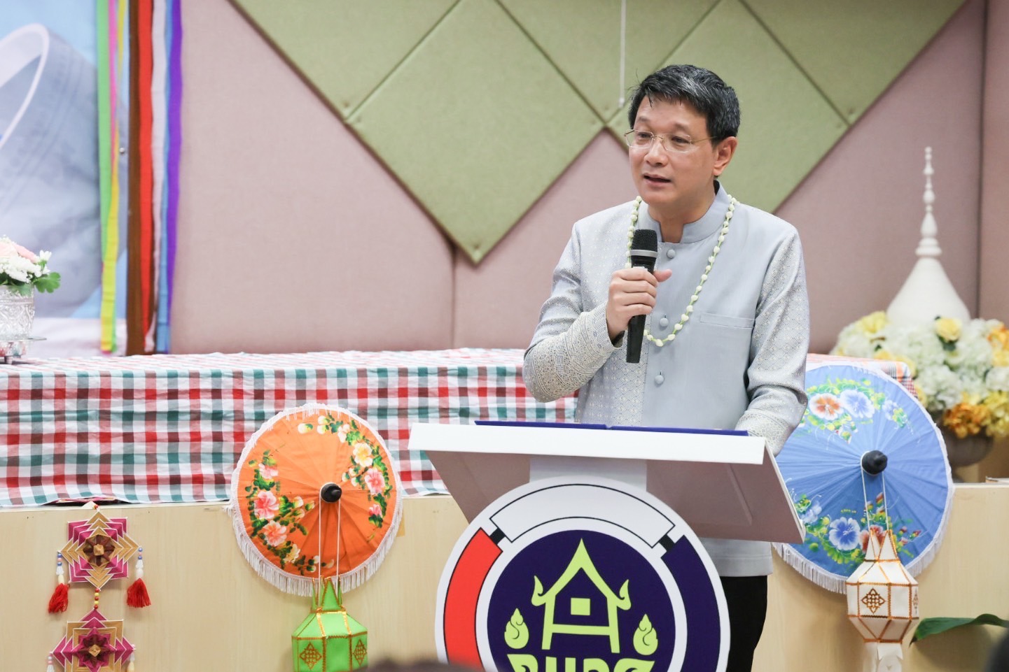 …พช.นครนายก ร่วมสืบสานวิถีประเพณีไทย ร่วมใจรดน้ำขอพร รับศุภวารดิถีขึ้นปีใหม่ไทย สงกรานต์ 2568