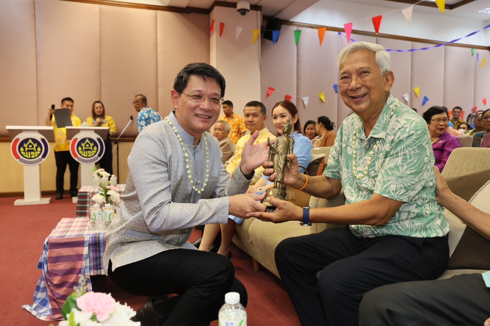 …พช.นครนายก ร่วมสืบสานวิถีประเพณีไทย ร่วมใจรดน้ำขอพร รับศุภวารดิถีขึ้นปีใหม่ไทย สงกรานต์ 2568