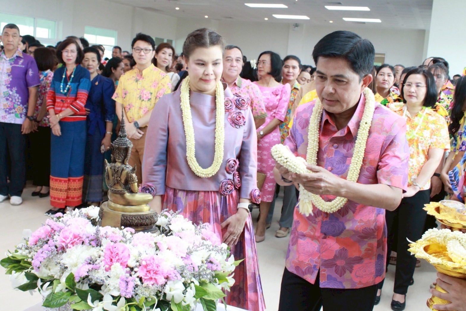 …พช.นครนายก ร่วมกิจกรรม “รดน้ำและขอรับพร” จากทีมพ่อเมืองนครนายก