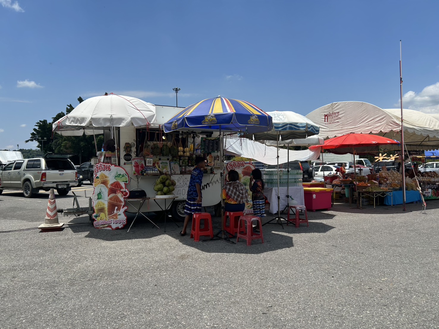 …พช.นครนายก ติดตามการดำเนินการจำหน่ายสินค้า OTOP ในช่วงเทศกาลสงกรานต์