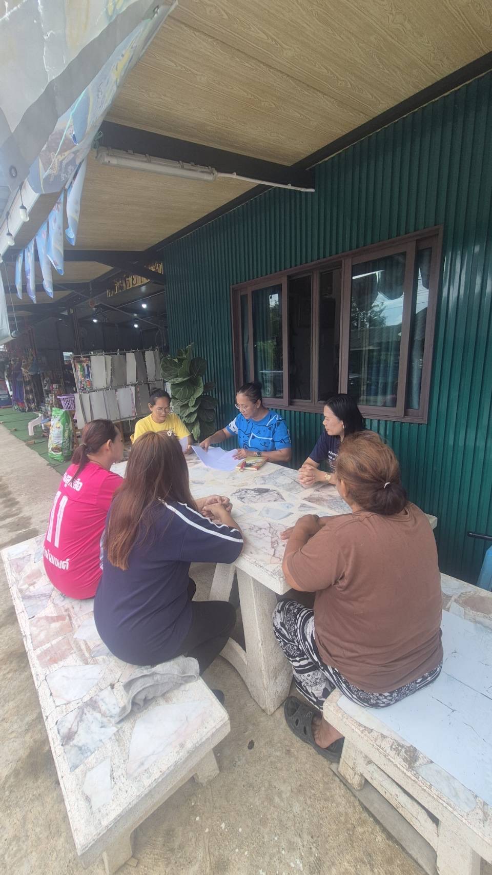 …พช.นครนายก ร่วมกับคณะทำงานขับเคลื่อนการจัดทำสารสนเทศตำบลต้นแบบฯ บางลูกเสือ ลงพื้นที่ติดตามผลการจัดกิจกรรมอบรมผู้สูงอายุให้มีความรู้เท่าทันเทคโนโลยีออนไลน์ เพื่อสนับสนุนประเด็นการพัฒนาคุณภาพชีวิตด้านการบริหารจัดการชุมชนตามโครงการการจัดทำสารสนเทศตำบลต้นแบบเพื่อพัฒนาคุณภาพชีวิต ตำบลบางลูกเสือ